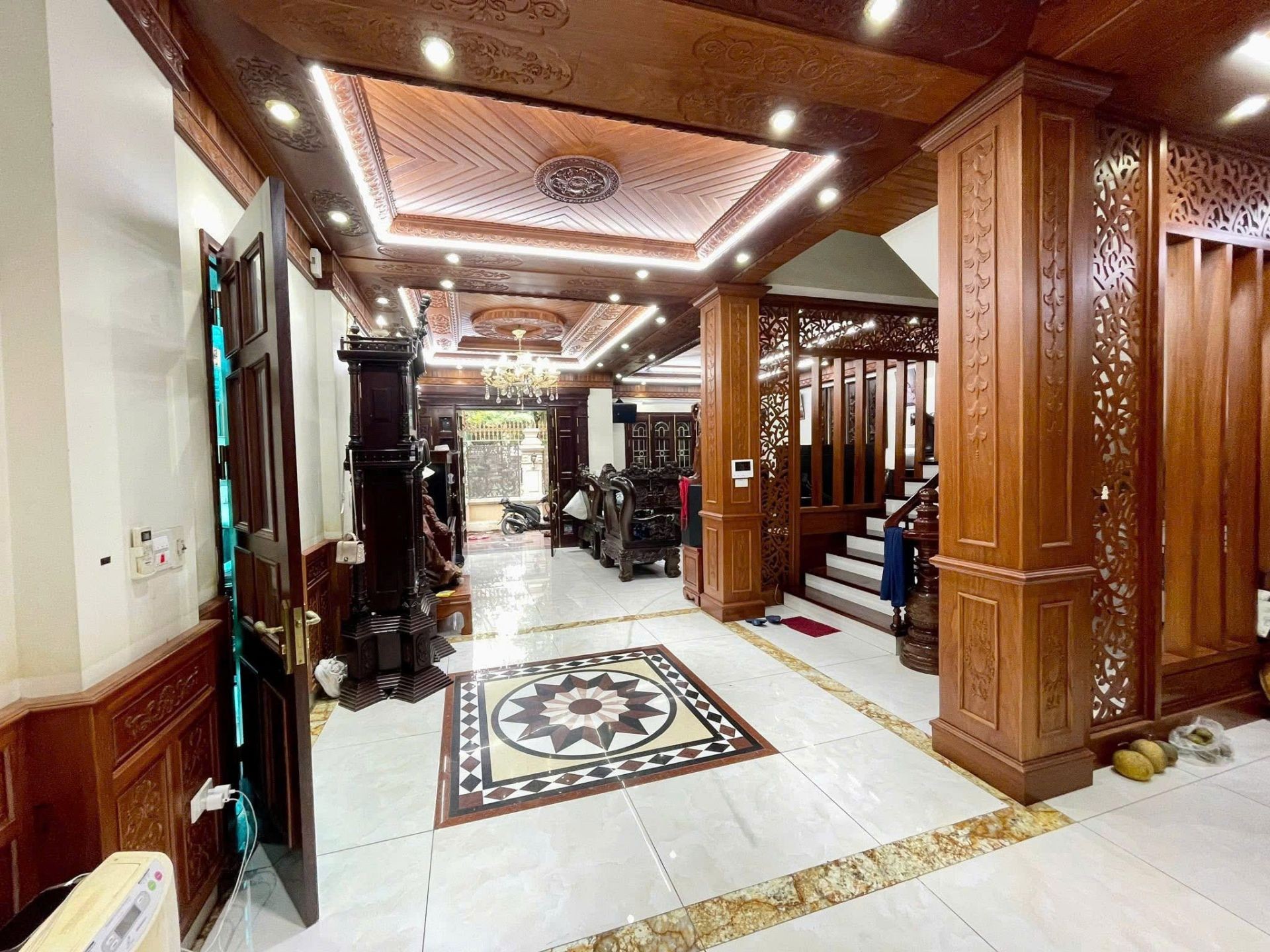 Bán nhà Linh Đàm - diện tích 200m2 4 tầng - Biệt thự song lập view công viên - giá 84 tỷ