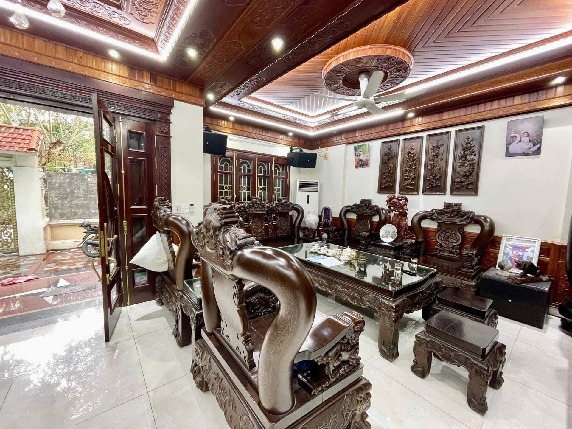 Bán nhà Linh Đàm - diện tích 200m2 4 tầng - Biệt thự song lập view công viên - giá 84 tỷ