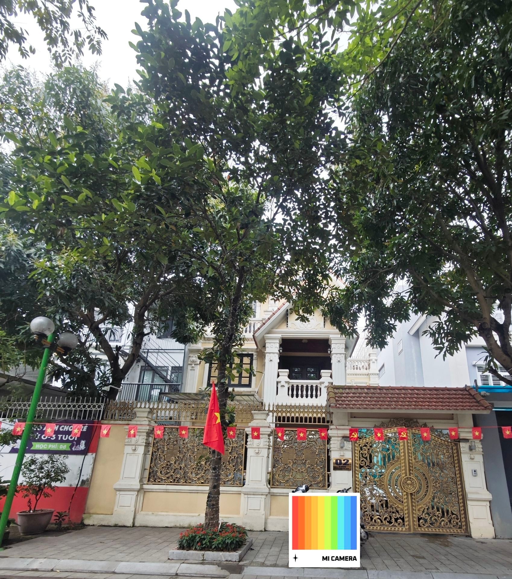 Bán nhà Linh Đàm - diện tích 200m2 4 tầng - Biệt thự song lập view công viên - giá 84 tỷ