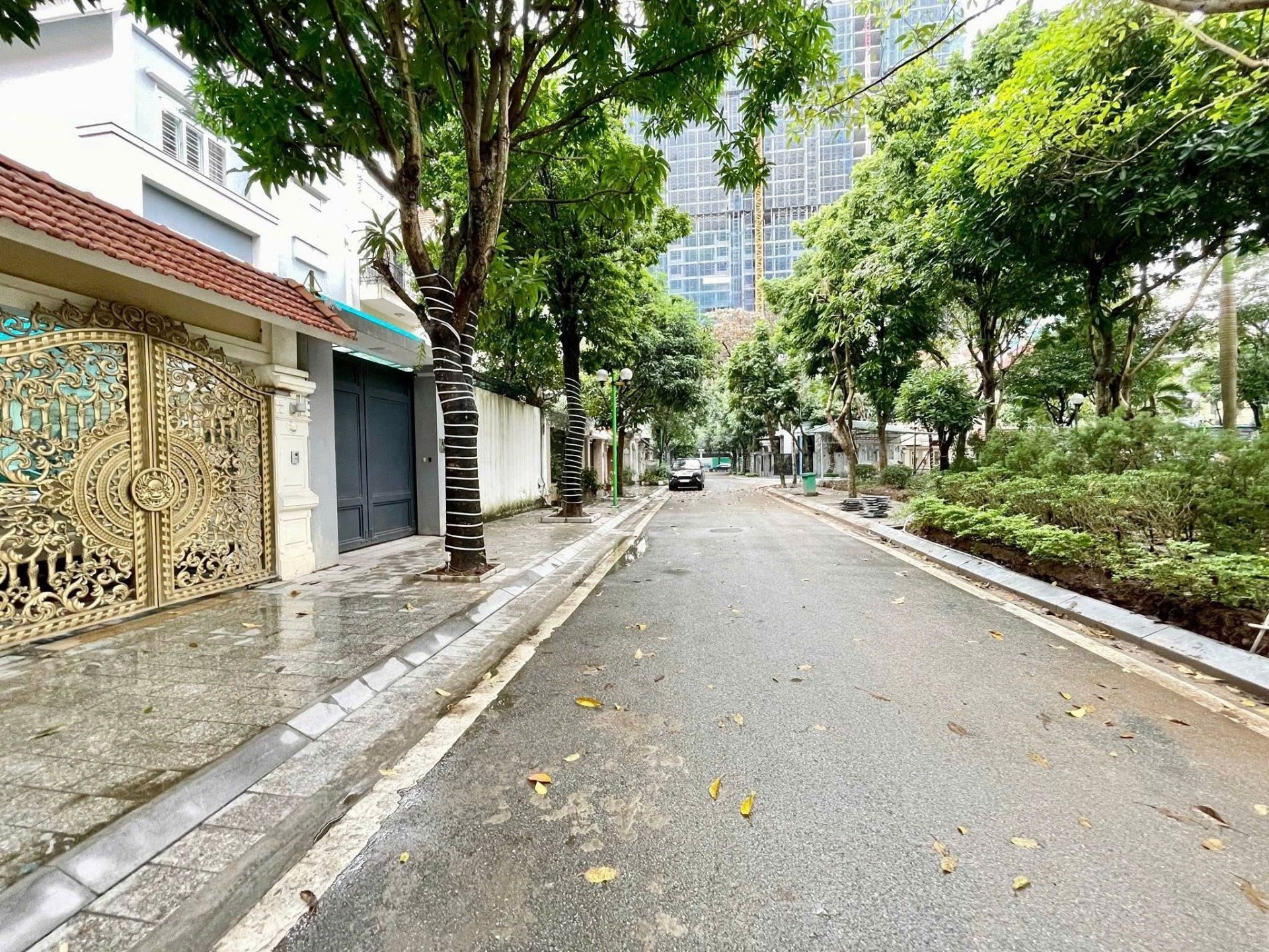 Bán nhà Linh Đàm - diện tích 200m2 4 tầng - Biệt thự song lập view công viên - giá 84 tỷ