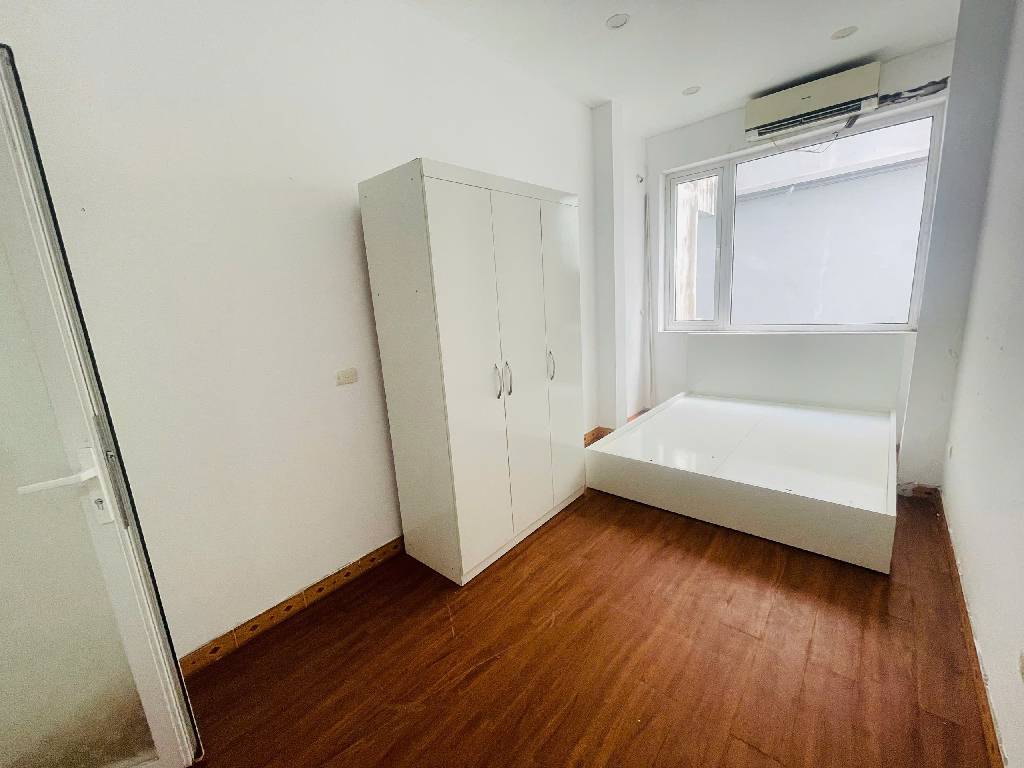 Bán nhà 47 - diện tích 47m2 4 tầng - Nhà 4 tầng, thiết kế 5 phòng đang cho bên thứ 3 thuê 10tr/tháng - giá 7,2 tỷ