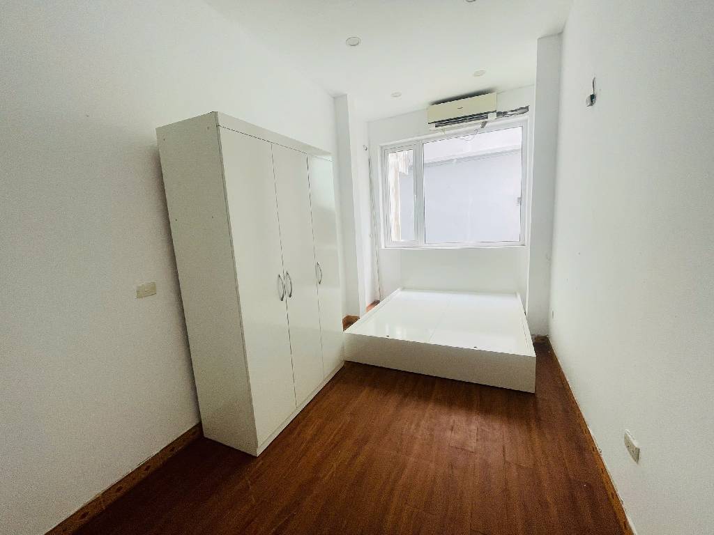 Bán nhà 47 - diện tích 47m2 4 tầng - Nhà 4 tầng, thiết kế 5 phòng đang cho bên thứ 3 thuê 10tr/tháng - giá 7,2 tỷ