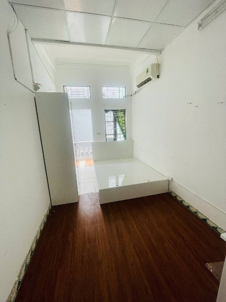 Bán nhà 47 - diện tích 47m2 4 tầng - Nhà 4 tầng, thiết kế 5 phòng đang cho bên thứ 3 thuê 10tr/tháng - giá 7,2 tỷ