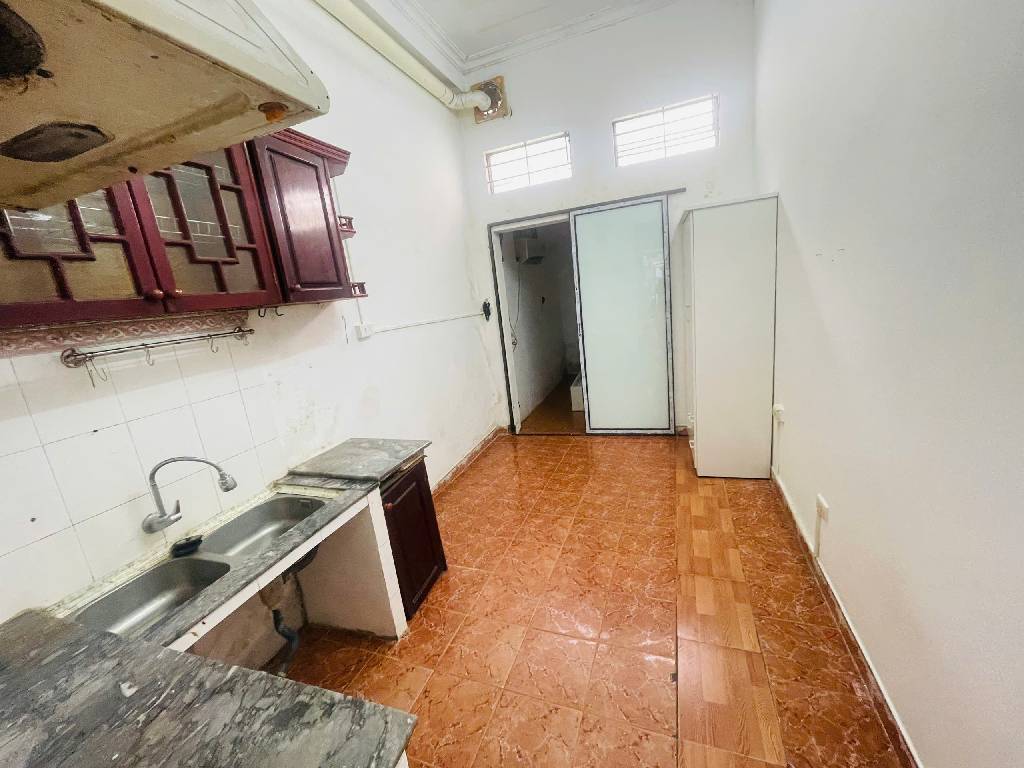 Bán nhà 47 - diện tích 47m2 4 tầng - Nhà 4 tầng, thiết kế 5 phòng đang cho bên thứ 3 thuê 10tr/tháng - giá 7,2 tỷ