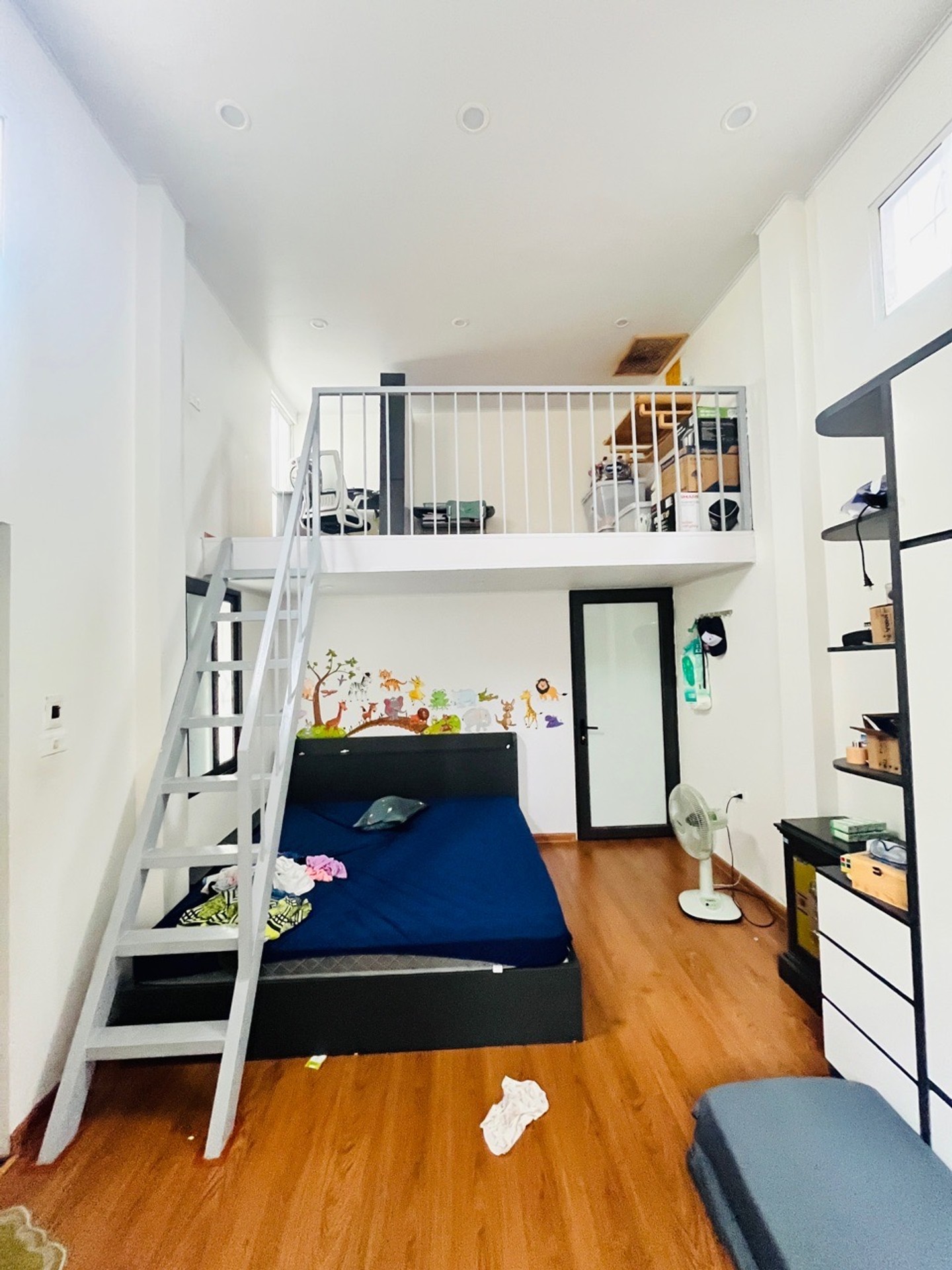 Bán nhà Nguyễn Văn Viên - diện tích 27m2 2 tầng - Lô góc thoáng sáng - giá 5,7 tỷ