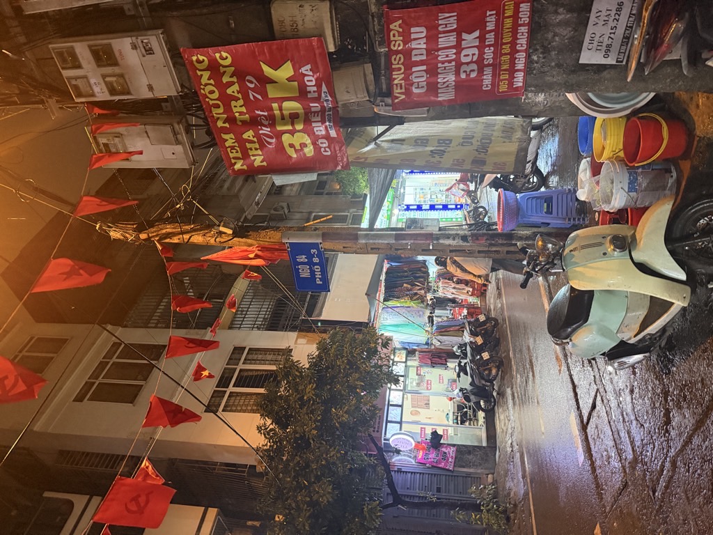 Bán nhà TT D7 Phố 8/3 - diện tích 39m2 1 tầng - Ngõ ô tô thông - giá 8,2 tỷ