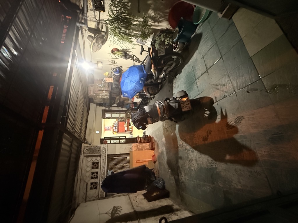 Bán nhà TT D7 Phố 8/3 - diện tích 39m2 1 tầng - Ngõ ô tô thông - giá 8,2 tỷ