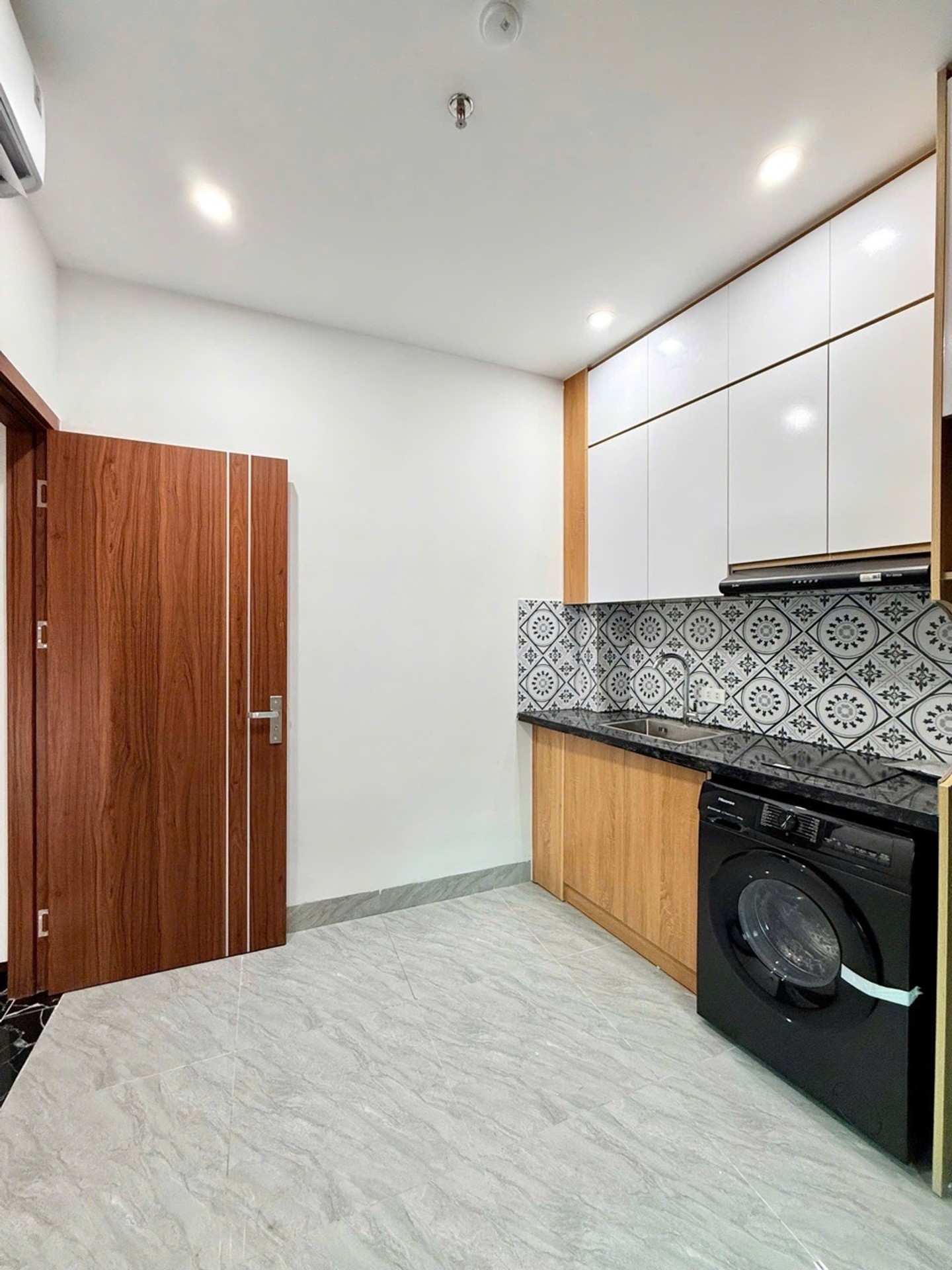 Bán nhà Đê La Thành - diện tích 60m2 7 tầng - LÔ GÓC - giá 17,9 tỷ