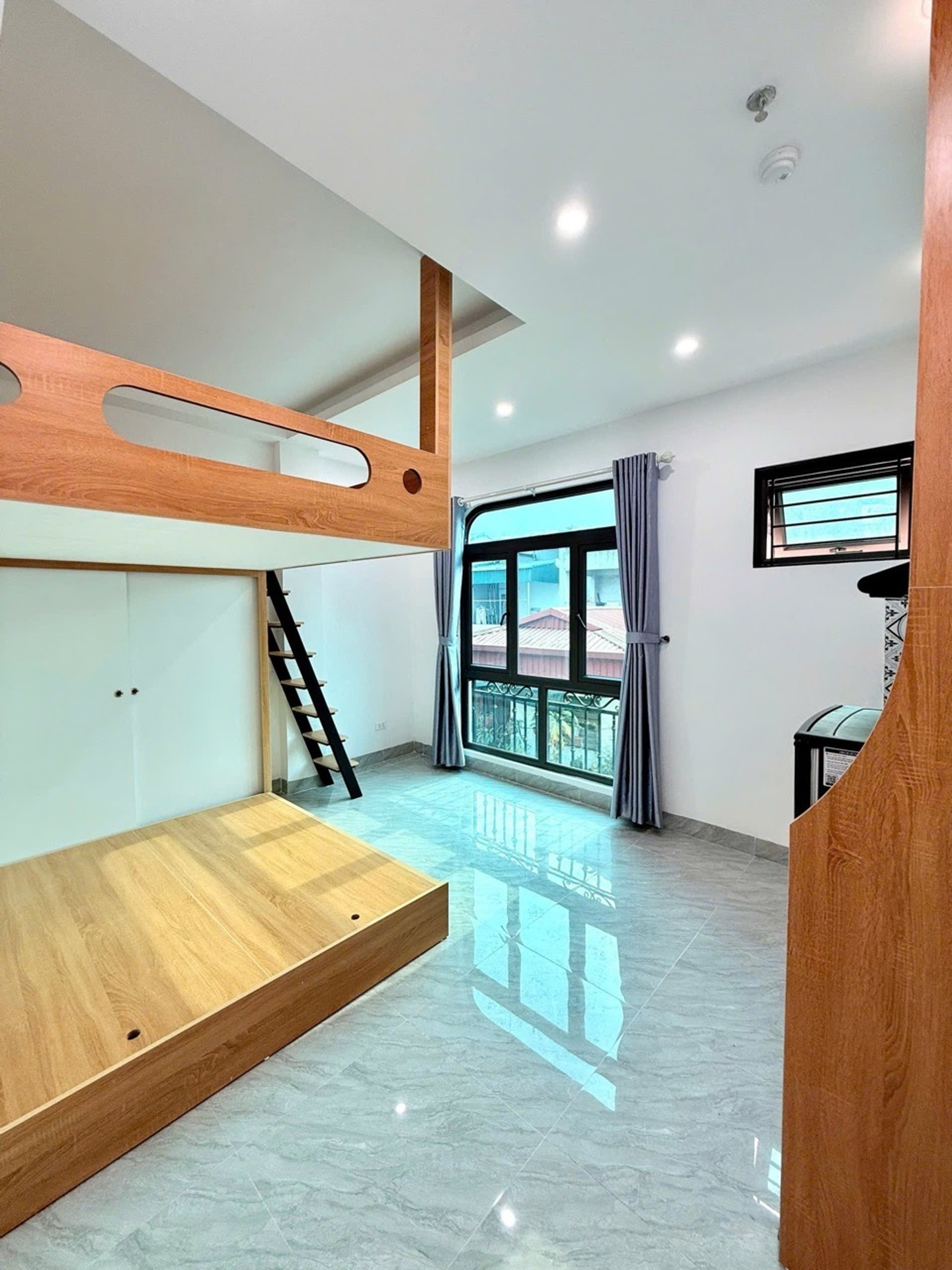 Bán nhà Đê La Thành - diện tích 60m2 7 tầng - LÔ GÓC - giá 17,9 tỷ