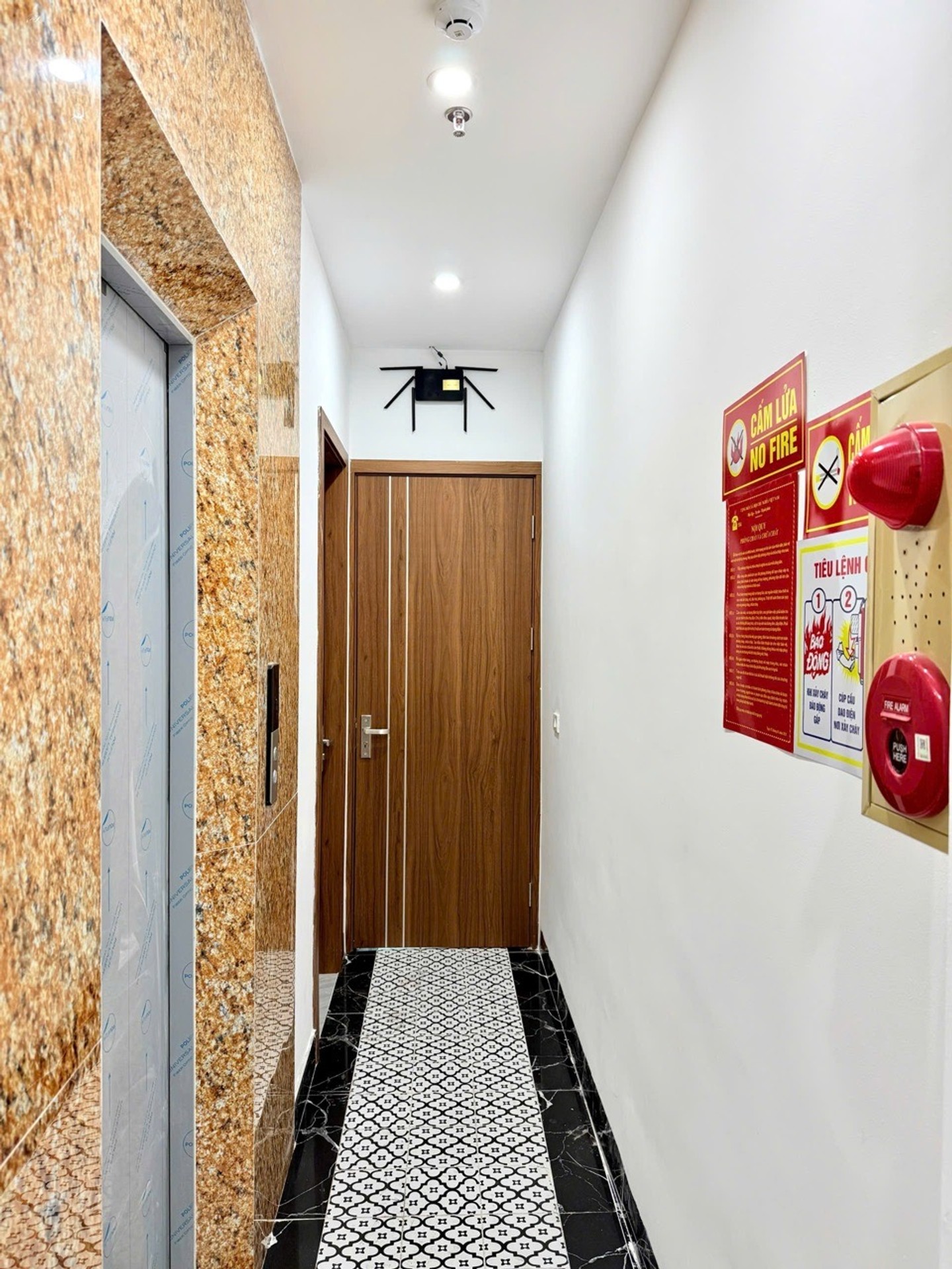 Bán nhà Đê La Thành - diện tích 60m2 7 tầng - LÔ GÓC - giá 17,9 tỷ