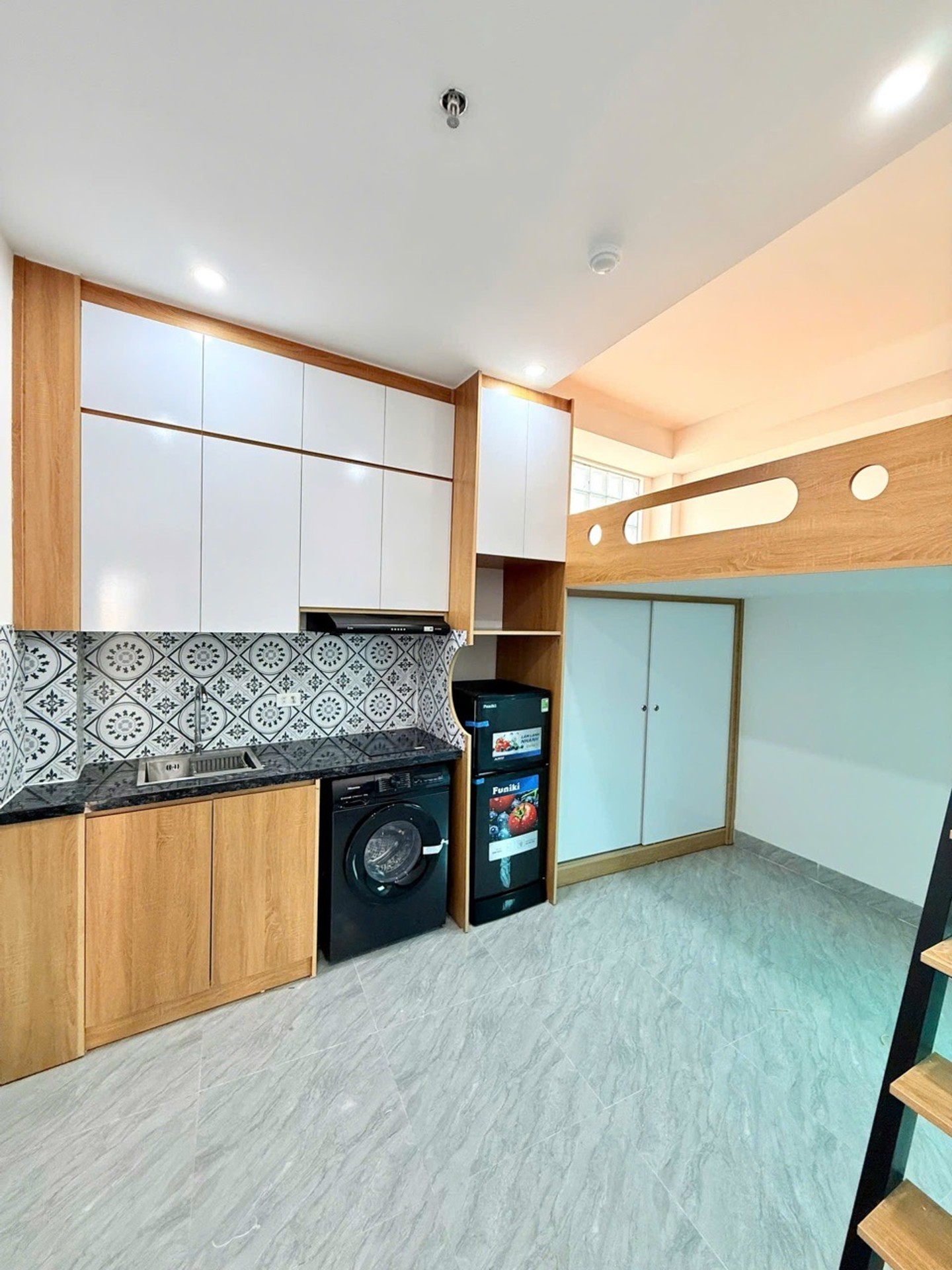 Bán nhà Đê La Thành - diện tích 60m2 7 tầng - LÔ GÓC - giá 17,9 tỷ