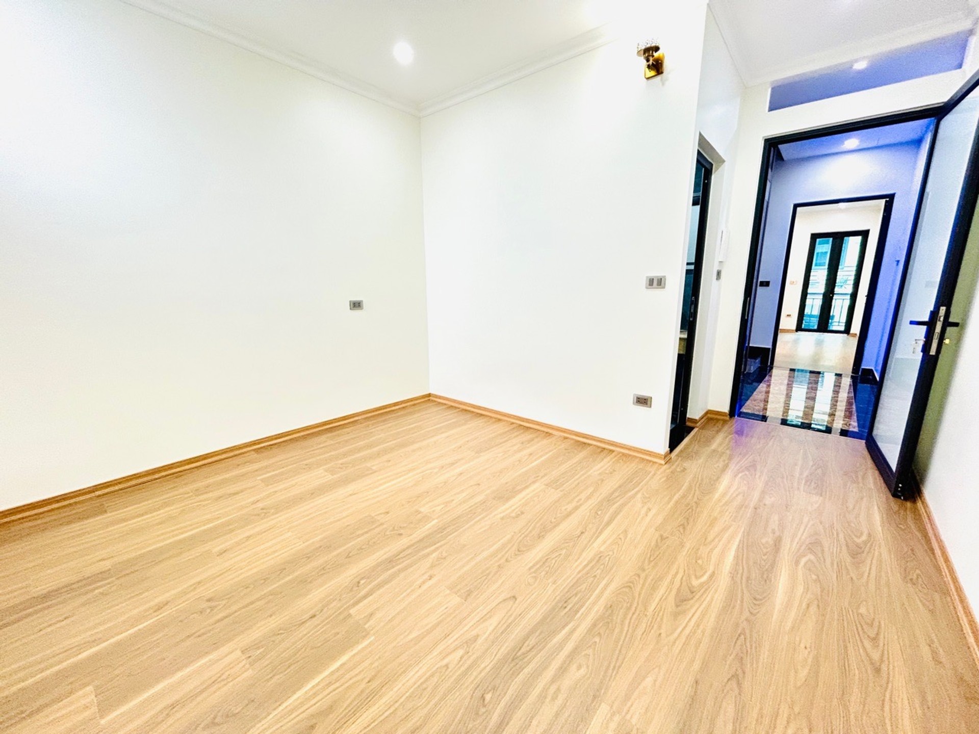 Bán nhà Vĩnh Hưng - diện tích 50m2 6 tầng - Lô góc, ô tô - giá 16,5 tỷ
