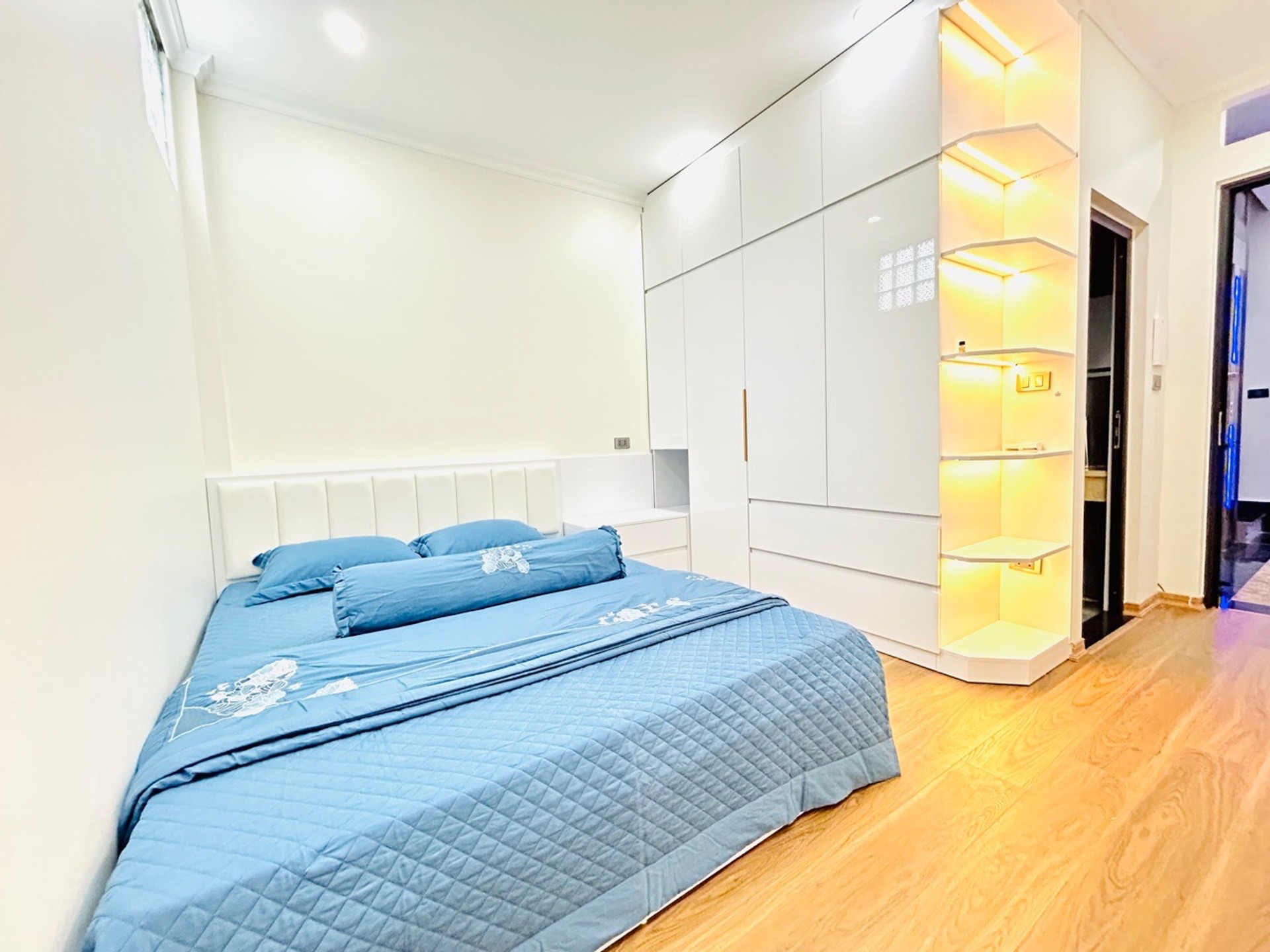 Bán nhà Vĩnh Hưng - diện tích 50m2 6 tầng - Lô góc, ô tô - giá 16,5 tỷ