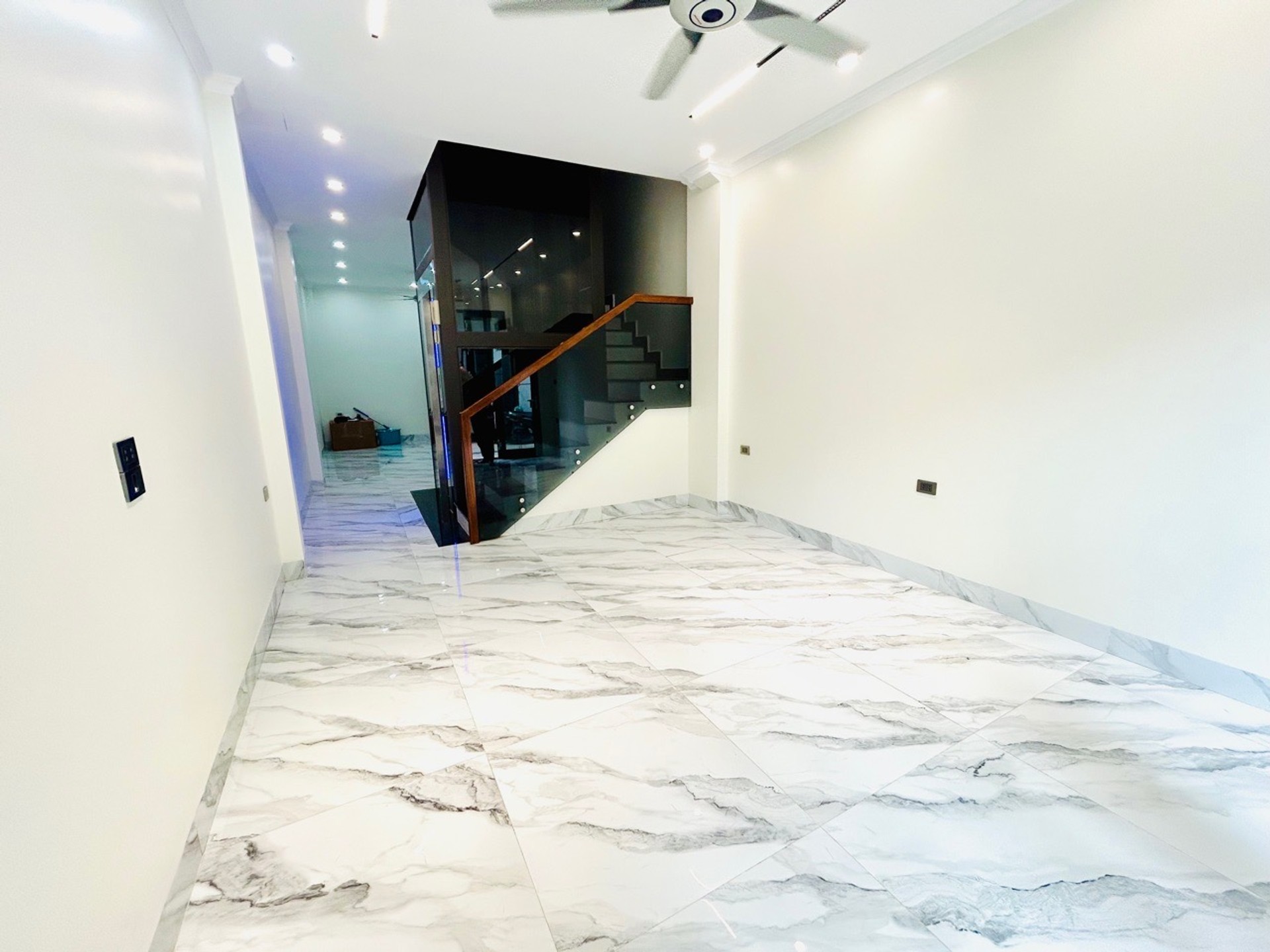 Bán nhà Vĩnh Hưng - diện tích 50m2 6 tầng - Lô góc, ô tô - giá 16,5 tỷ