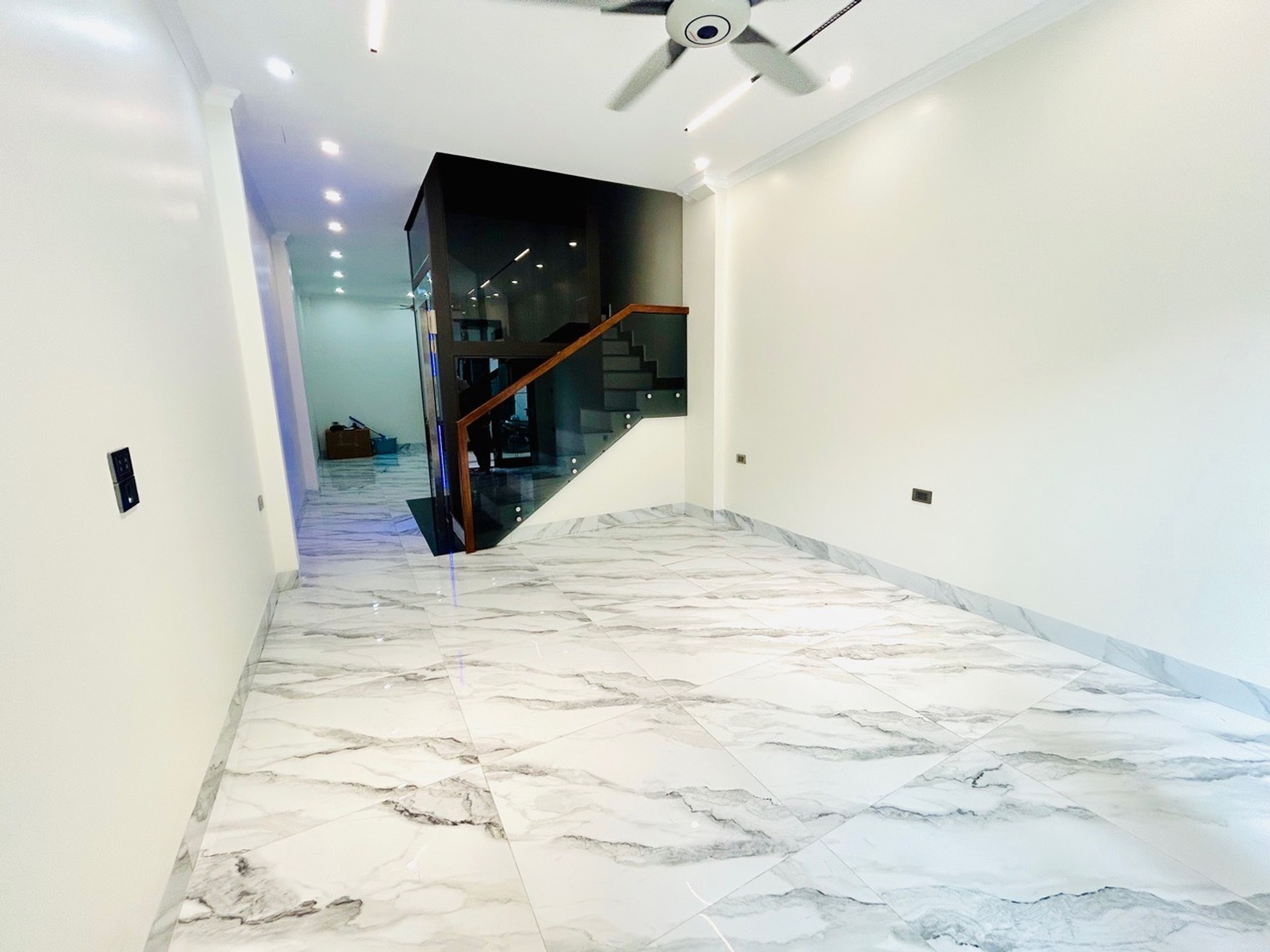 Bán nhà Vĩnh Hưng - diện tích 50m2 6 tầng - Lô góc, ô tô - giá 16,5 tỷ