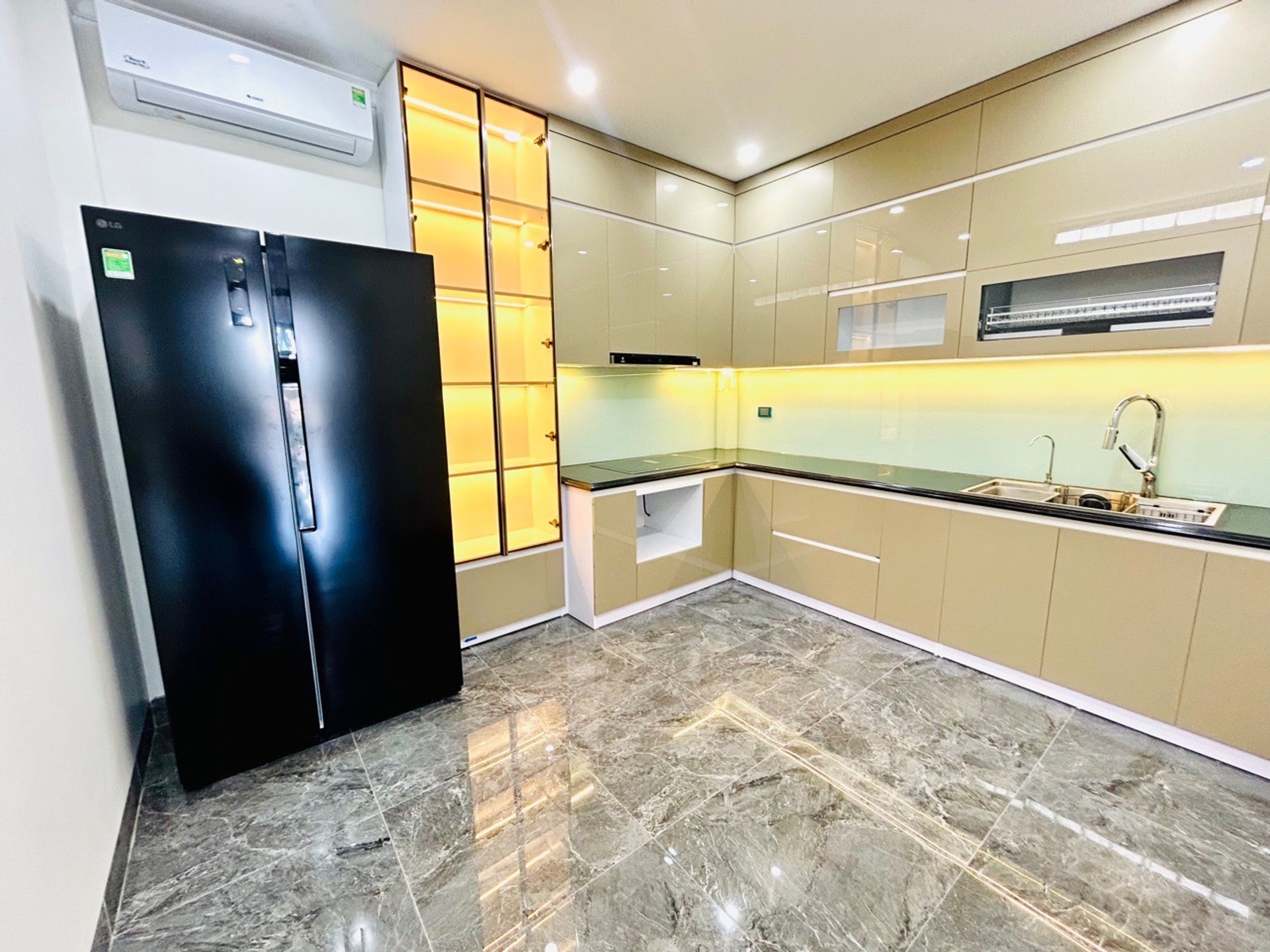 Bán nhà Vĩnh Hưng - diện tích 50m2 6 tầng - Lô góc, ô tô - giá 16,5 tỷ