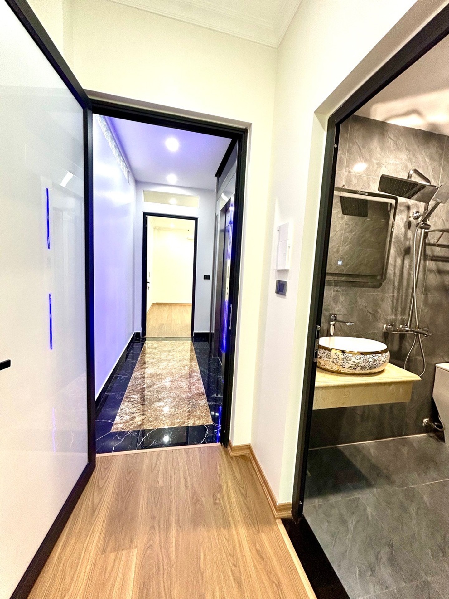 Bán nhà Vĩnh Hưng - diện tích 50m2 6 tầng - Lô góc, ô tô - giá 16,5 tỷ