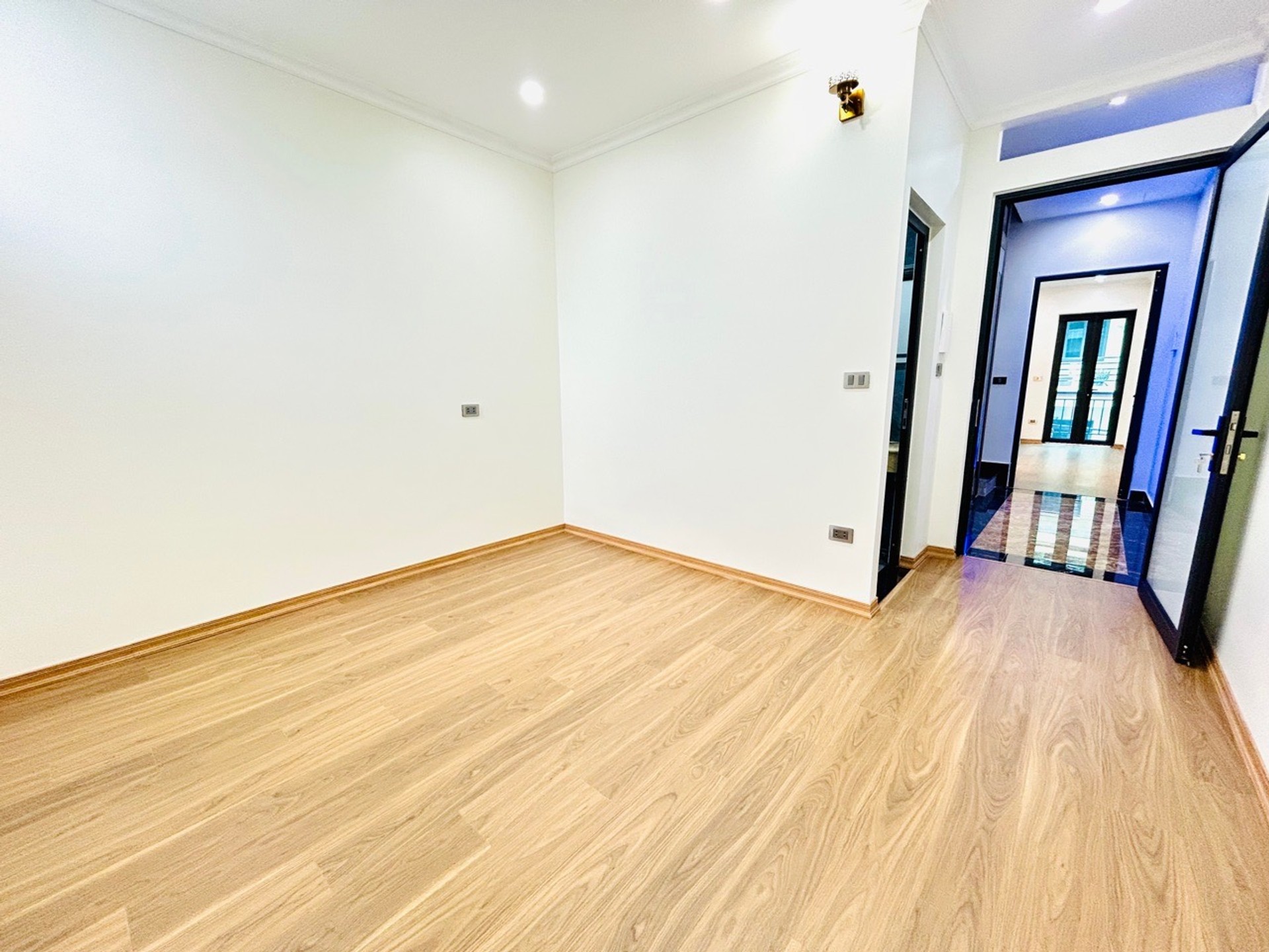 Bán nhà Vĩnh Hưng - diện tích 50m2 6 tầng - Lô góc, ô tô - giá 16,5 tỷ