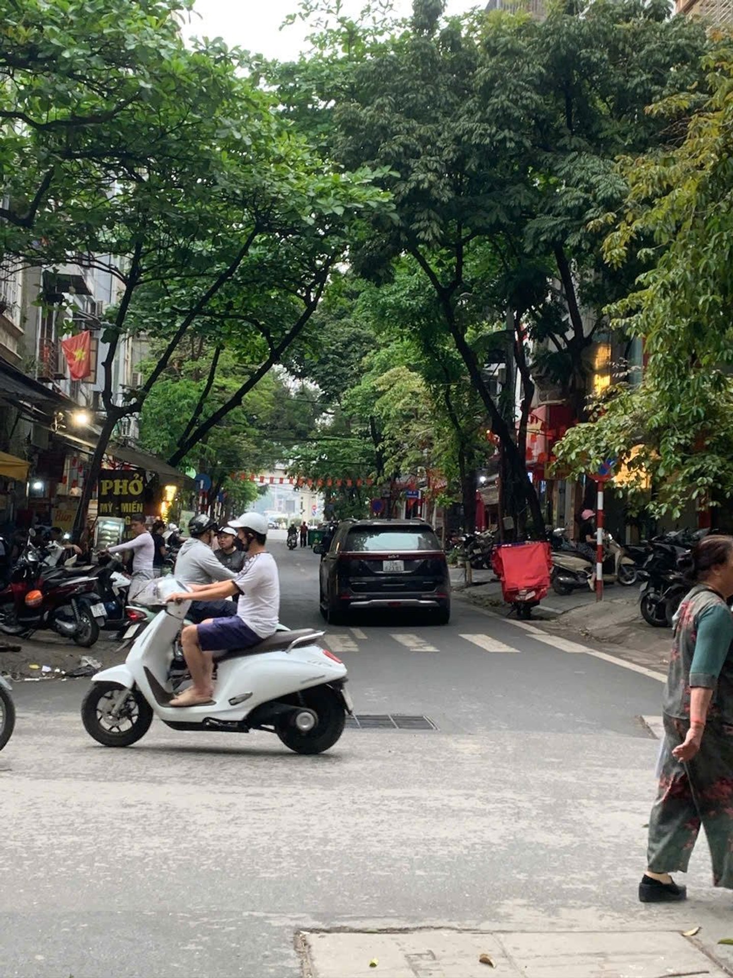 Bán nhà Võ Văn Dũng - diện tích 30m2 5 tầng - ô tô tránh - giá 28,5 tỷ