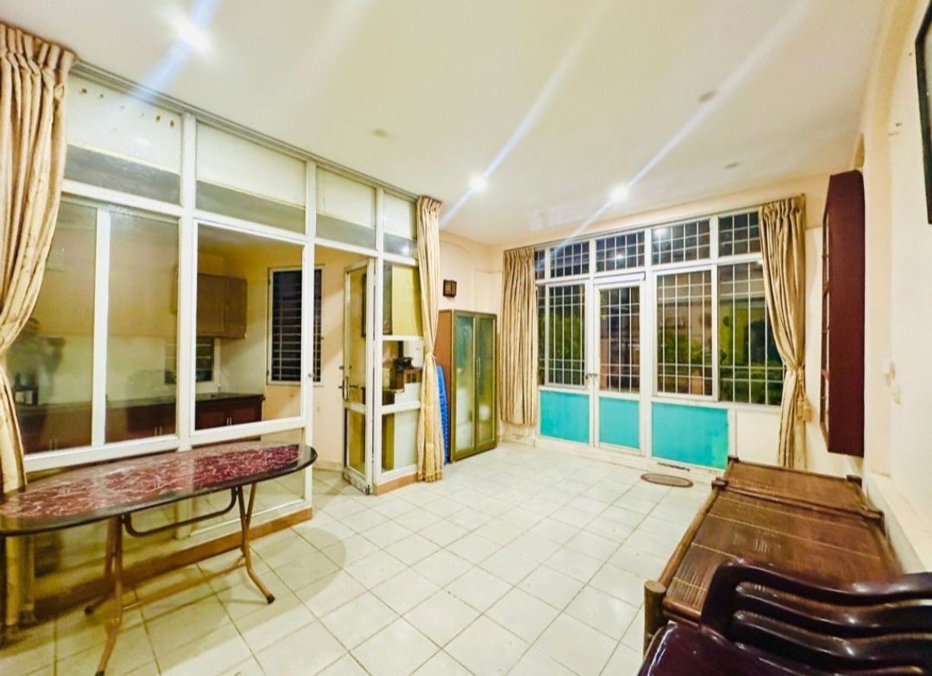 Bán nhà Pháo Đài Láng - diện tích 95,4m2 4 tầng - Lô góc 3 mặt thoáng - giá 31 tỷ