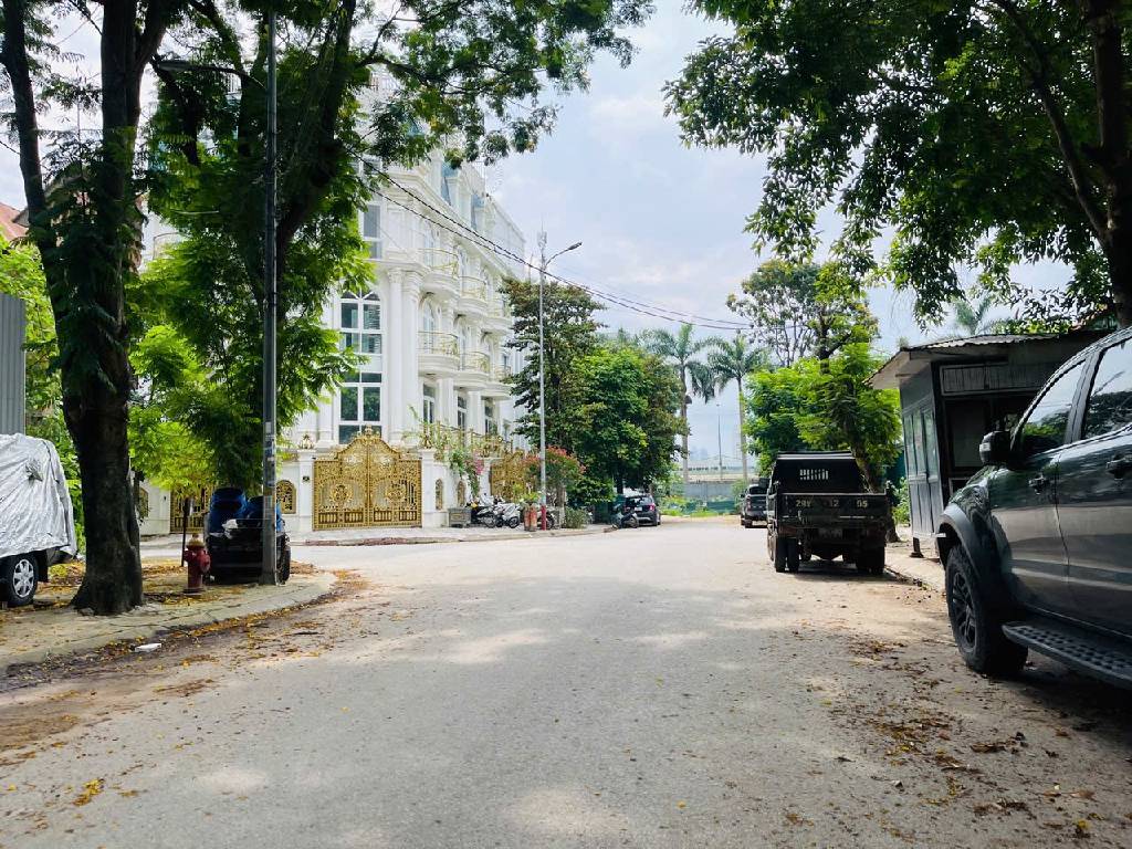 Bán nhà cầu Bươu - diện tích 102m2 3 tầng - Lô góc 03 mặt thoáng - giá 26 tỷ