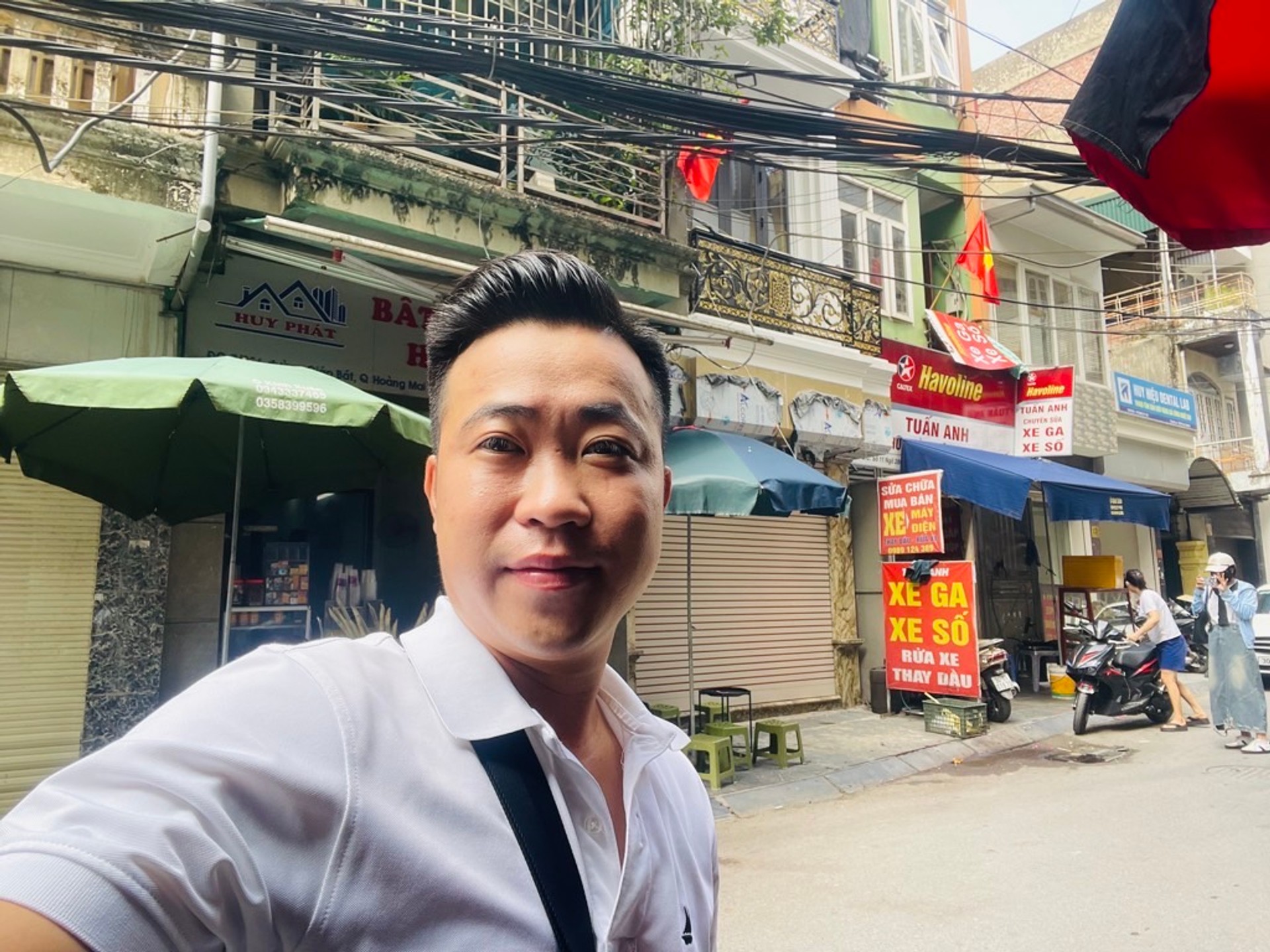 Bán nhà Giáp Bát - diện tích 78.5m2 5 tầng - Ô tô đỗ tránh - giá 25,5 tỷ