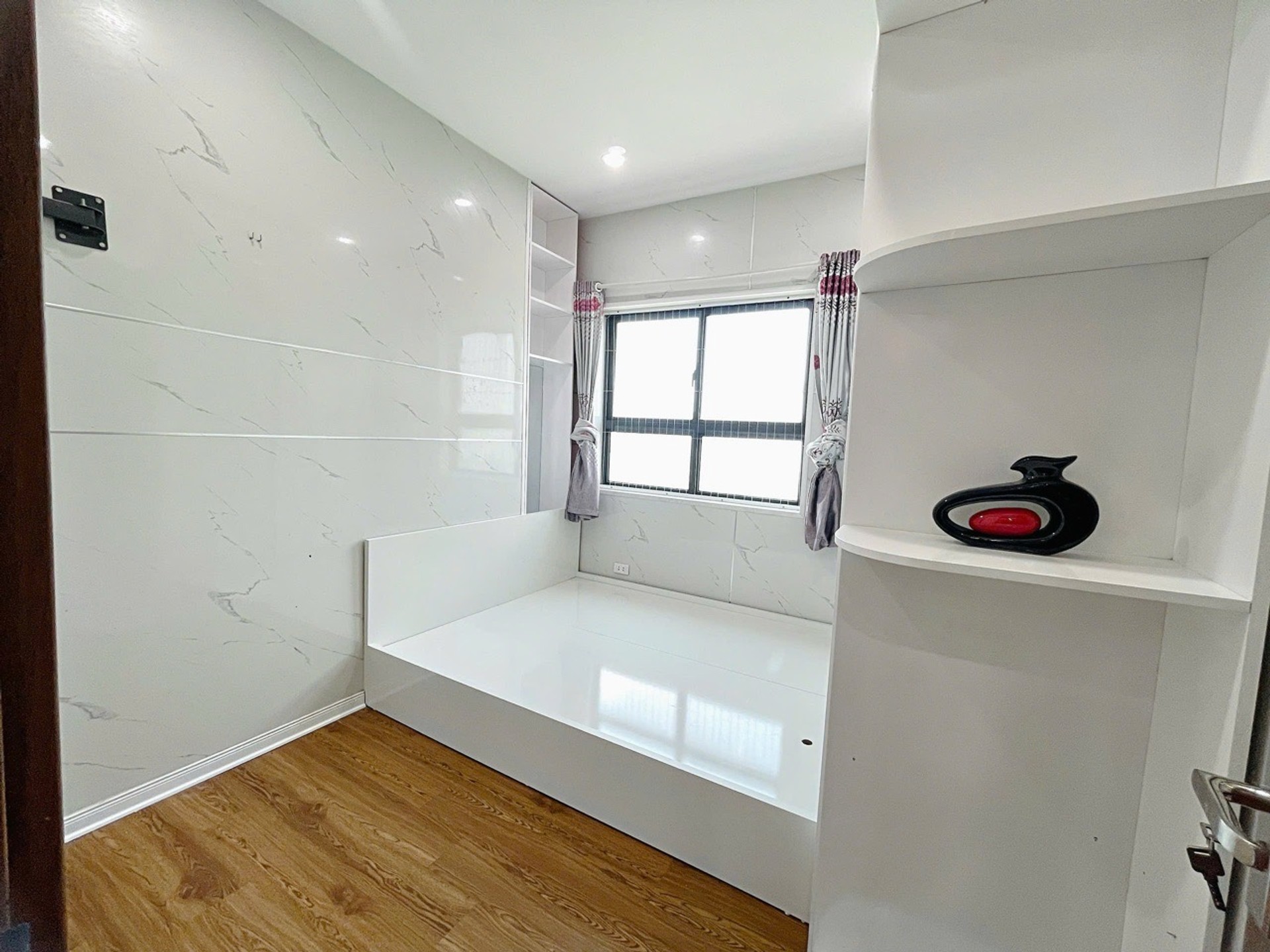 Bán nhà Nguyễn Xiển - diện tích 53m2 1 tầng - nhà đẹp hiếm có - giá 4,2 tỷ