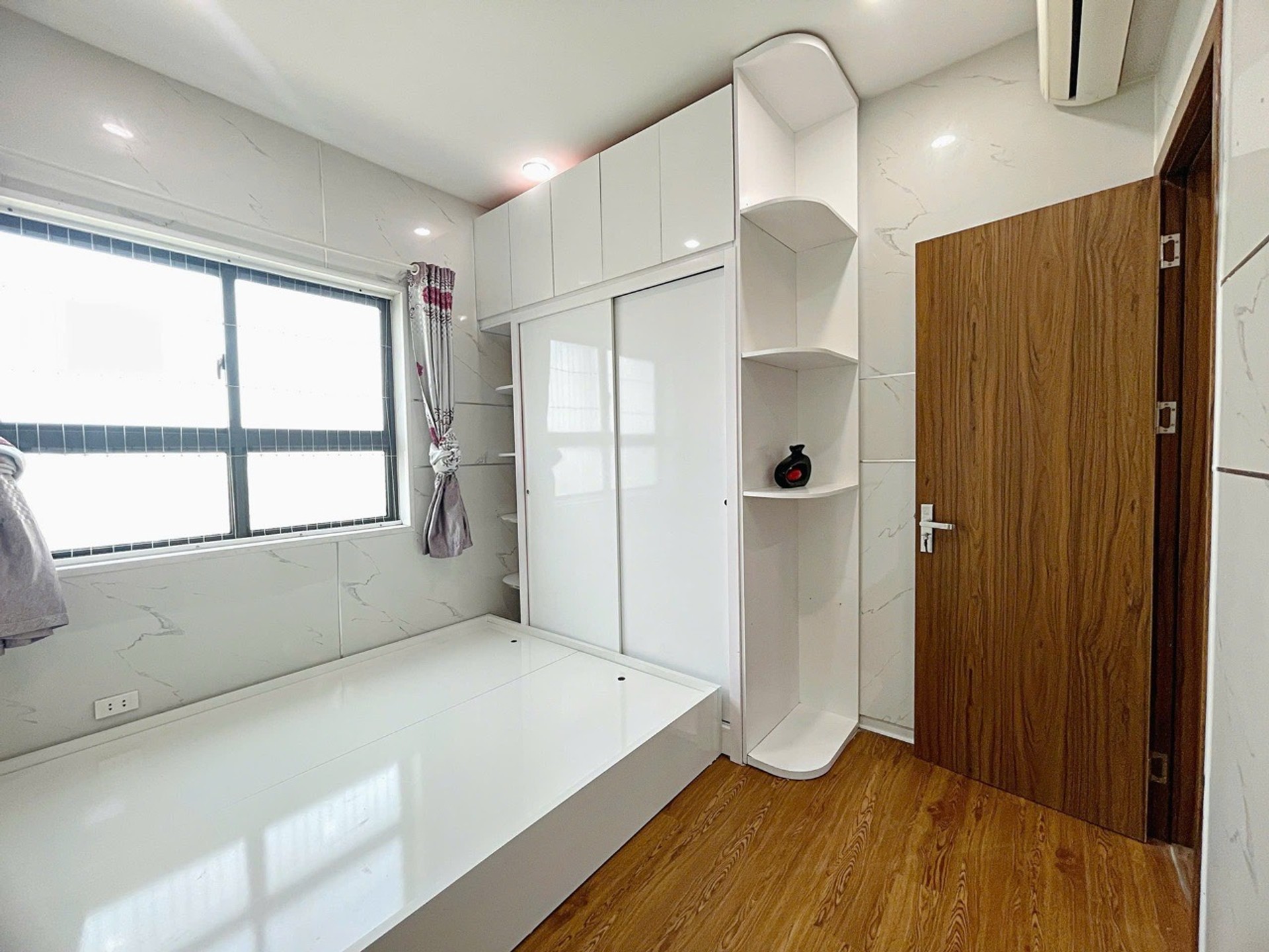 Bán nhà Nguyễn Xiển - diện tích 53m2 1 tầng - nhà đẹp hiếm có - giá 4,2 tỷ