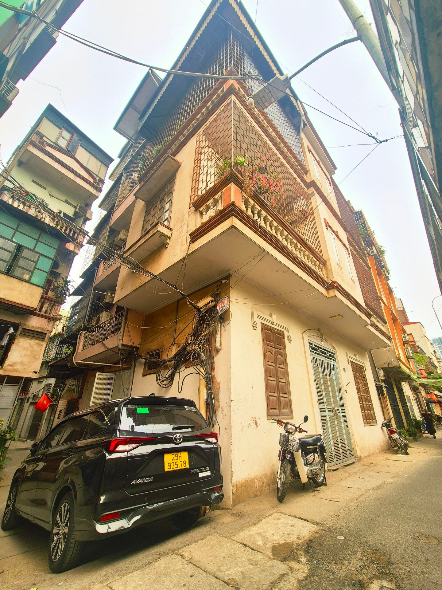 Bán nhà Nguyễn Khoái - diện tích 33m2 3 tầng - Mặt phố kinh doanh sầm uất - giá 8,6 tỷ