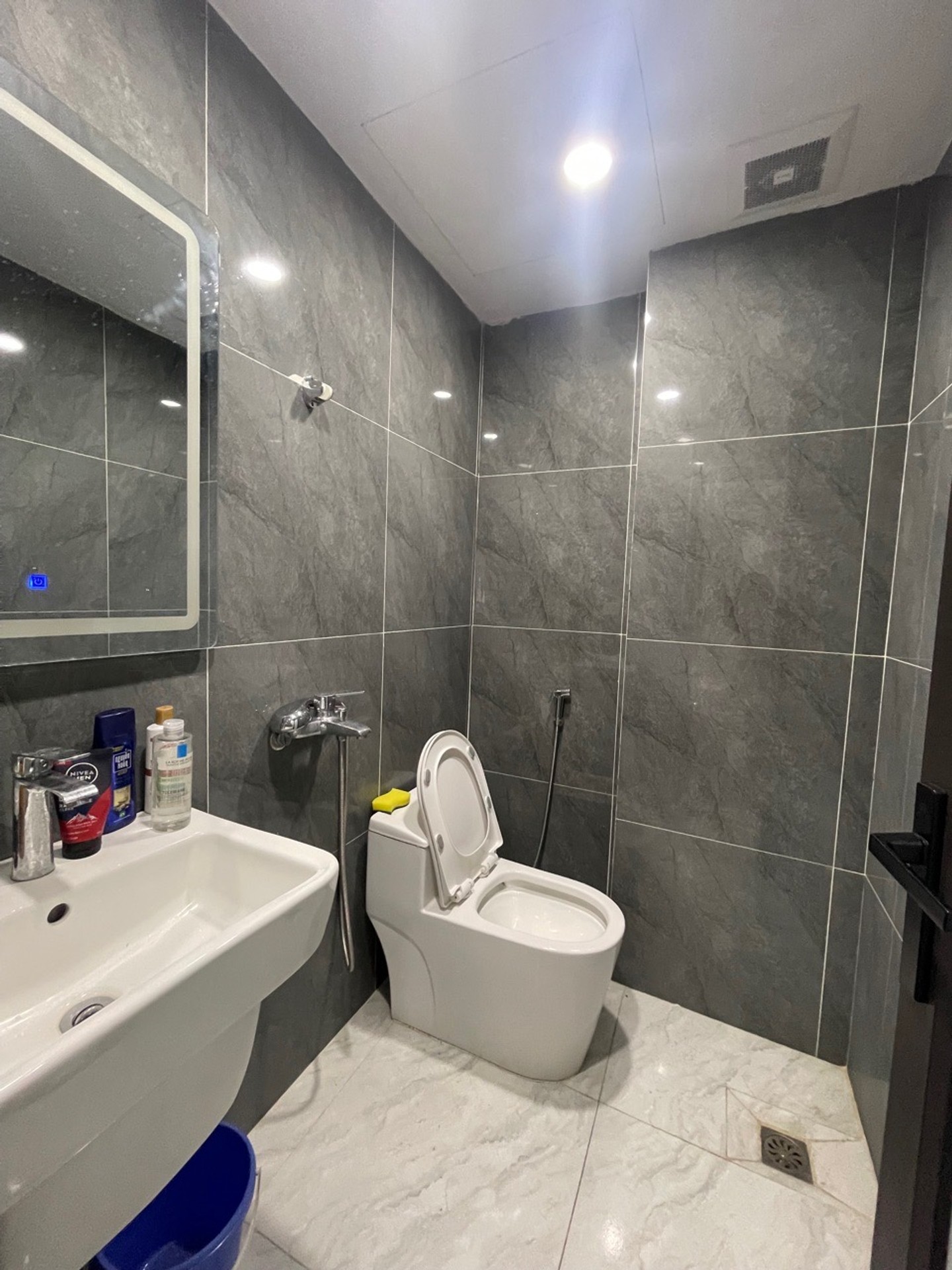 Bán nhà Lê Thanh Nghị - diện tích 26m2 6 tầng - Lô góc 3 mặt thoáng - giá 10,6 tỷ
