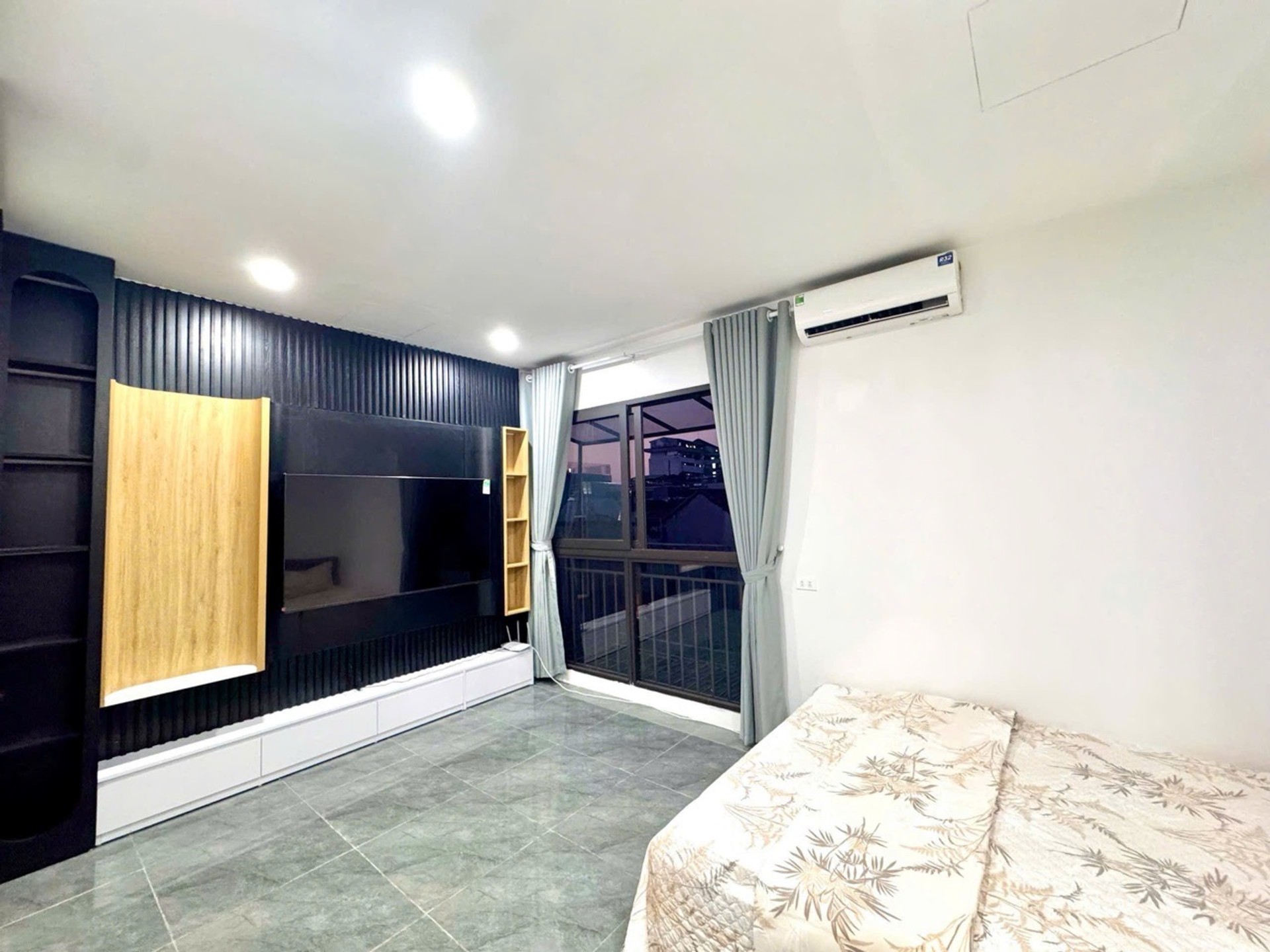 Bán nhà Lê Thanh Nghị - diện tích 26m2 6 tầng - Lô góc 3 mặt thoáng - giá 10,6 tỷ