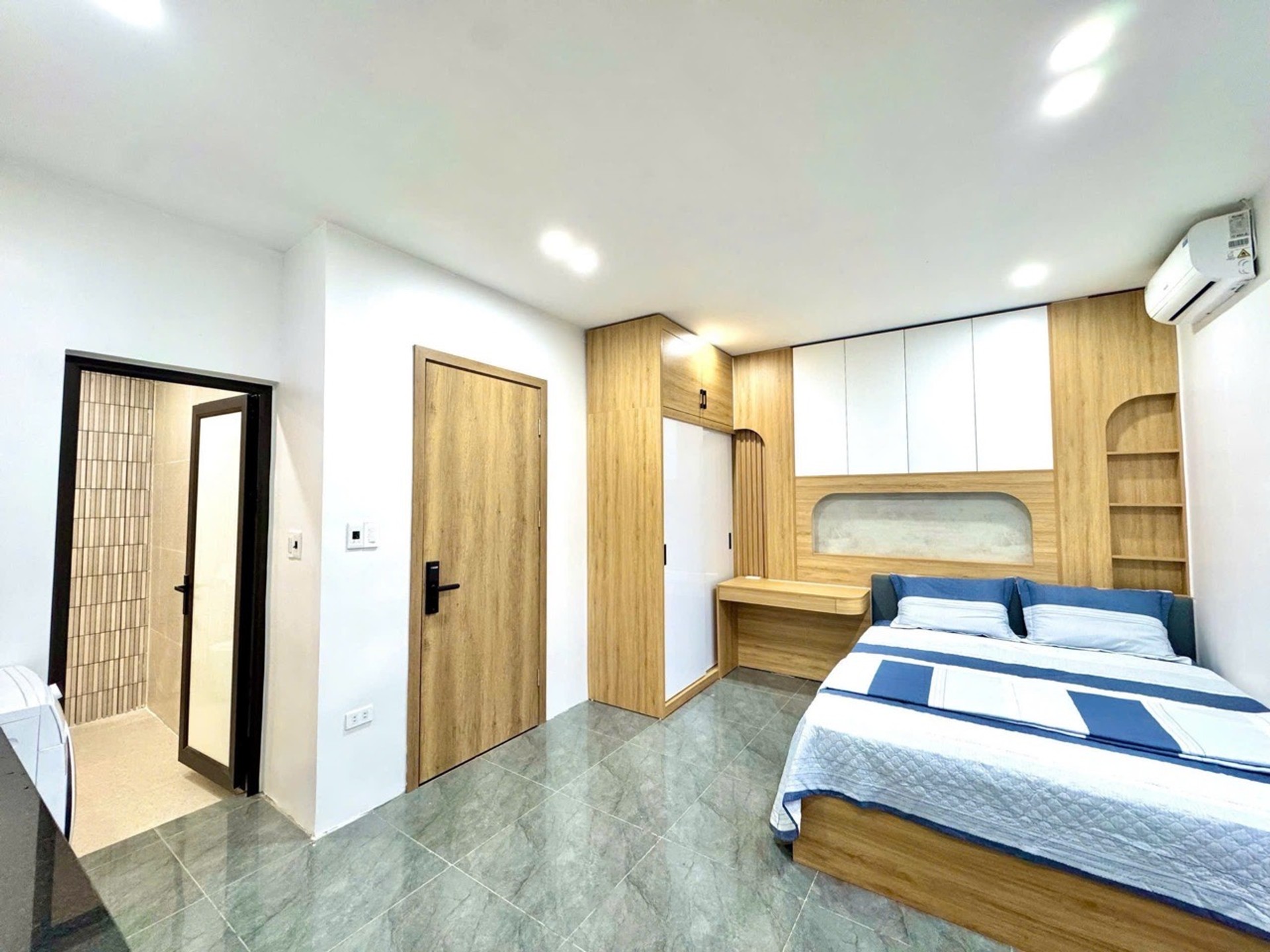 Bán nhà Lê Thanh Nghị - diện tích 26m2 6 tầng - Lô góc 3 mặt thoáng - giá 10,6 tỷ