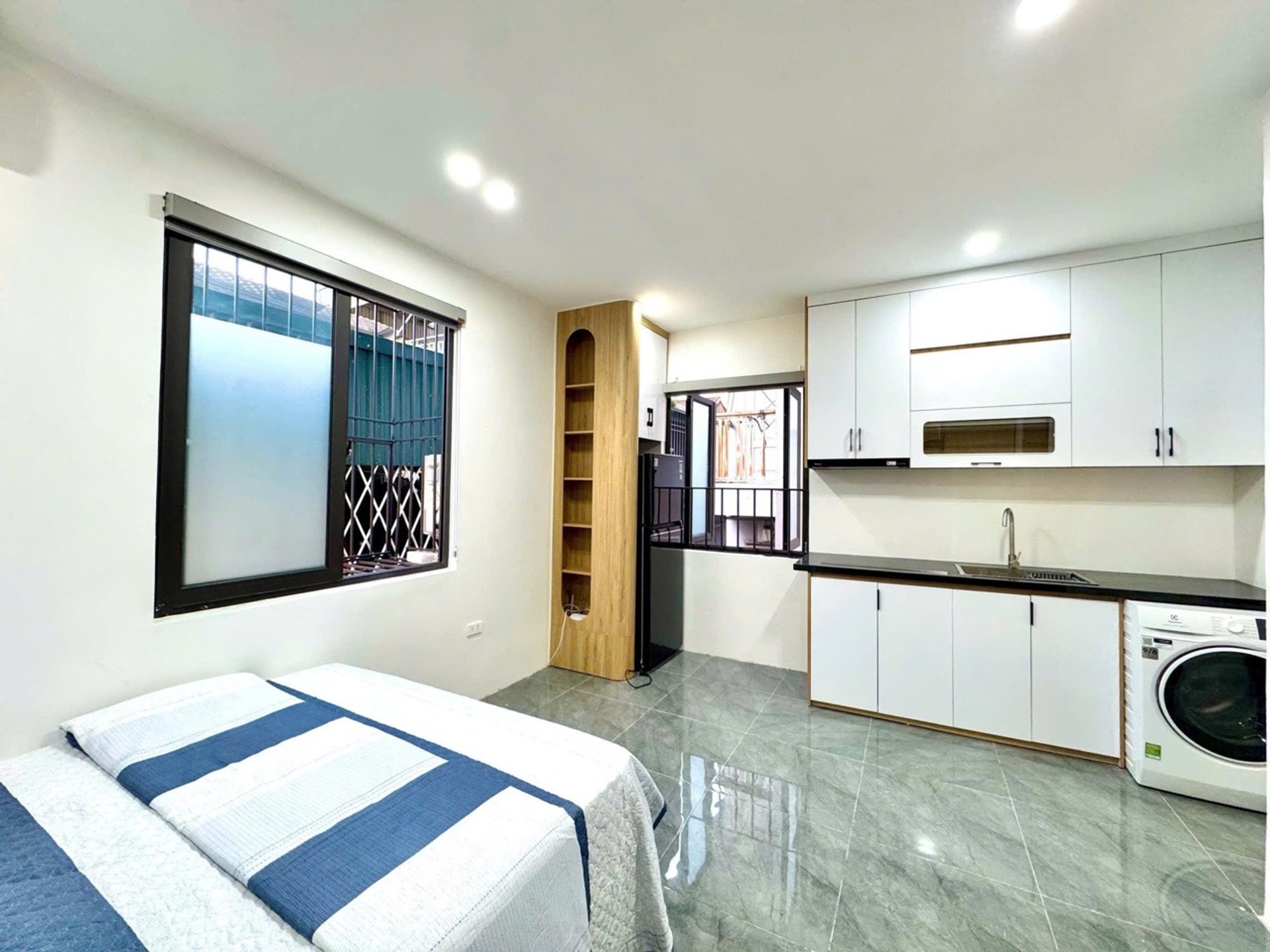 Bán nhà Lê Thanh Nghị - diện tích 26m2 6 tầng - Lô góc 3 mặt thoáng - giá 10,6 tỷ