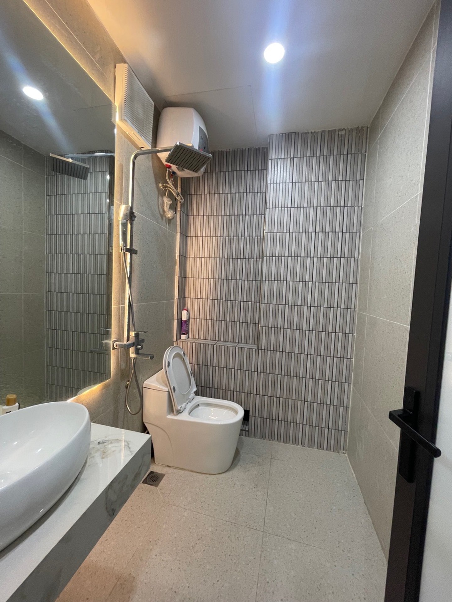 Bán nhà Lê Thanh Nghị - diện tích 26m2 6 tầng - Lô góc 3 mặt thoáng - giá 10,6 tỷ