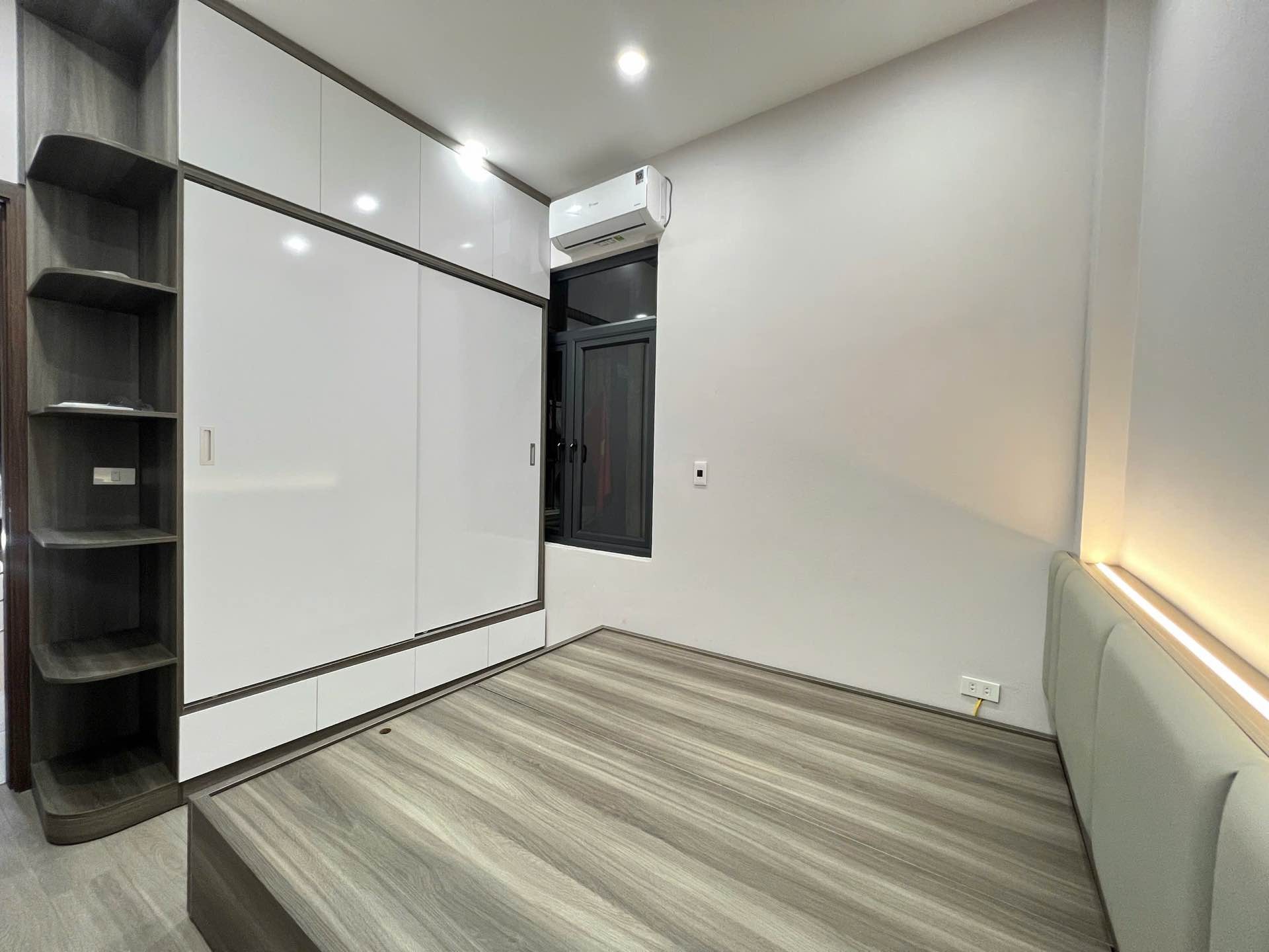 Bán nhà Phố 8/3 - diện tích 18m2 5 tầng - Lô góc, 2 mặt tiền thoáng sáng - giá 6,2 tỷ