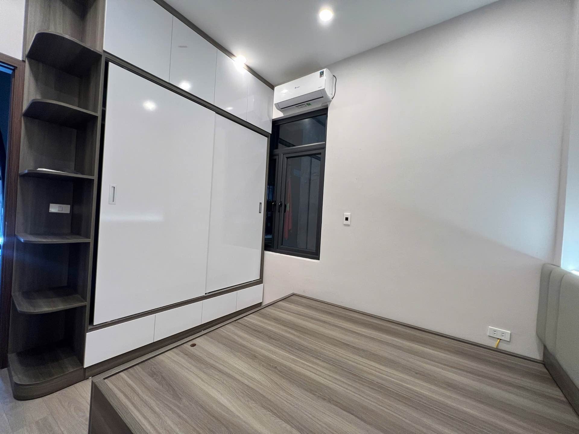 Bán nhà Phố 8/3 - diện tích 18m2 5 tầng - Lô góc, 2 mặt tiền thoáng sáng - giá 6,2 tỷ