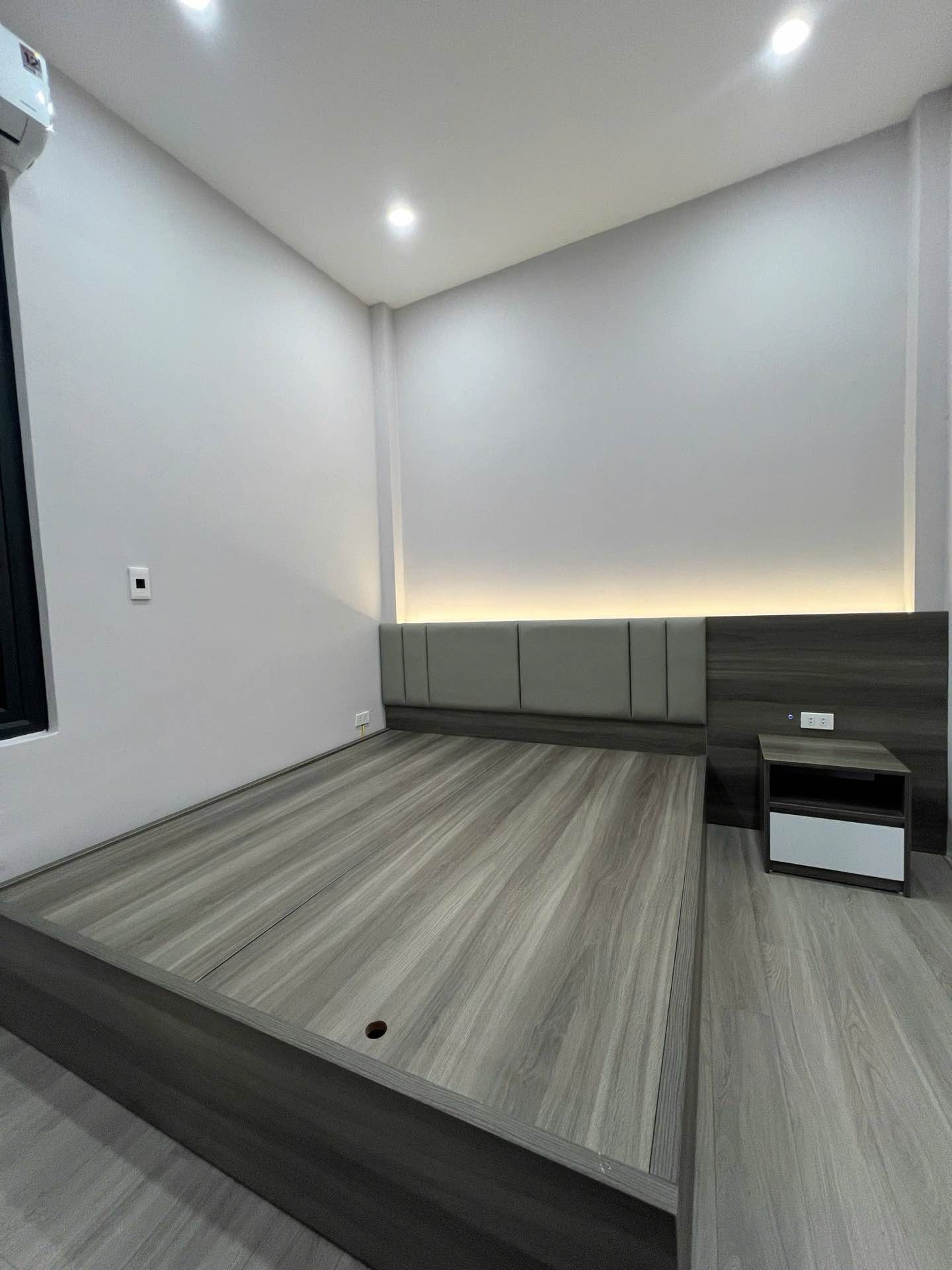 Bán nhà Phố 8/3 - diện tích 18m2 5 tầng - Lô góc, 2 mặt tiền thoáng sáng - giá 6,2 tỷ