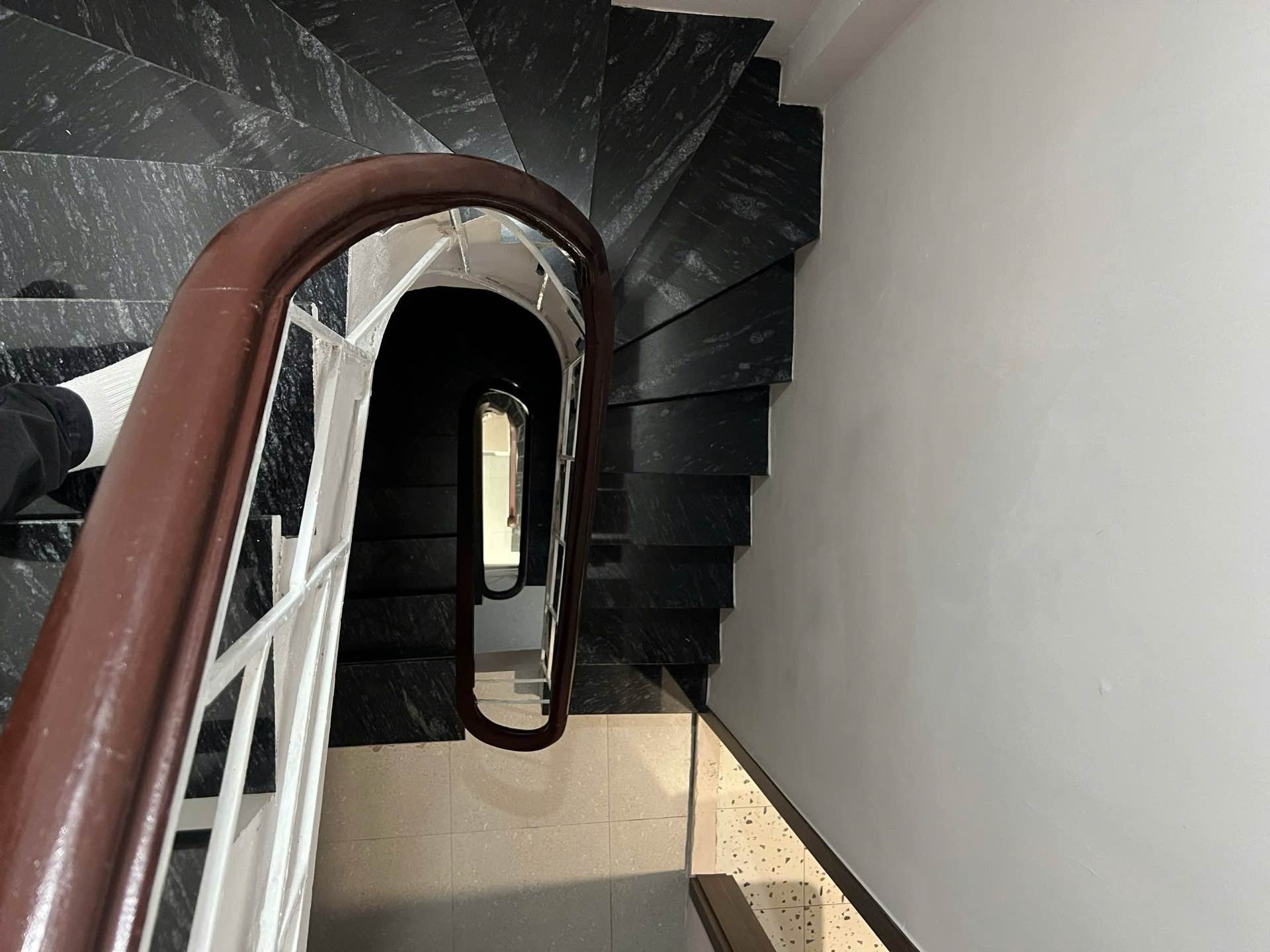 Bán nhà Phố 8/3 - diện tích 18m2 5 tầng - Lô góc, 2 mặt tiền thoáng sáng - giá 6,2 tỷ