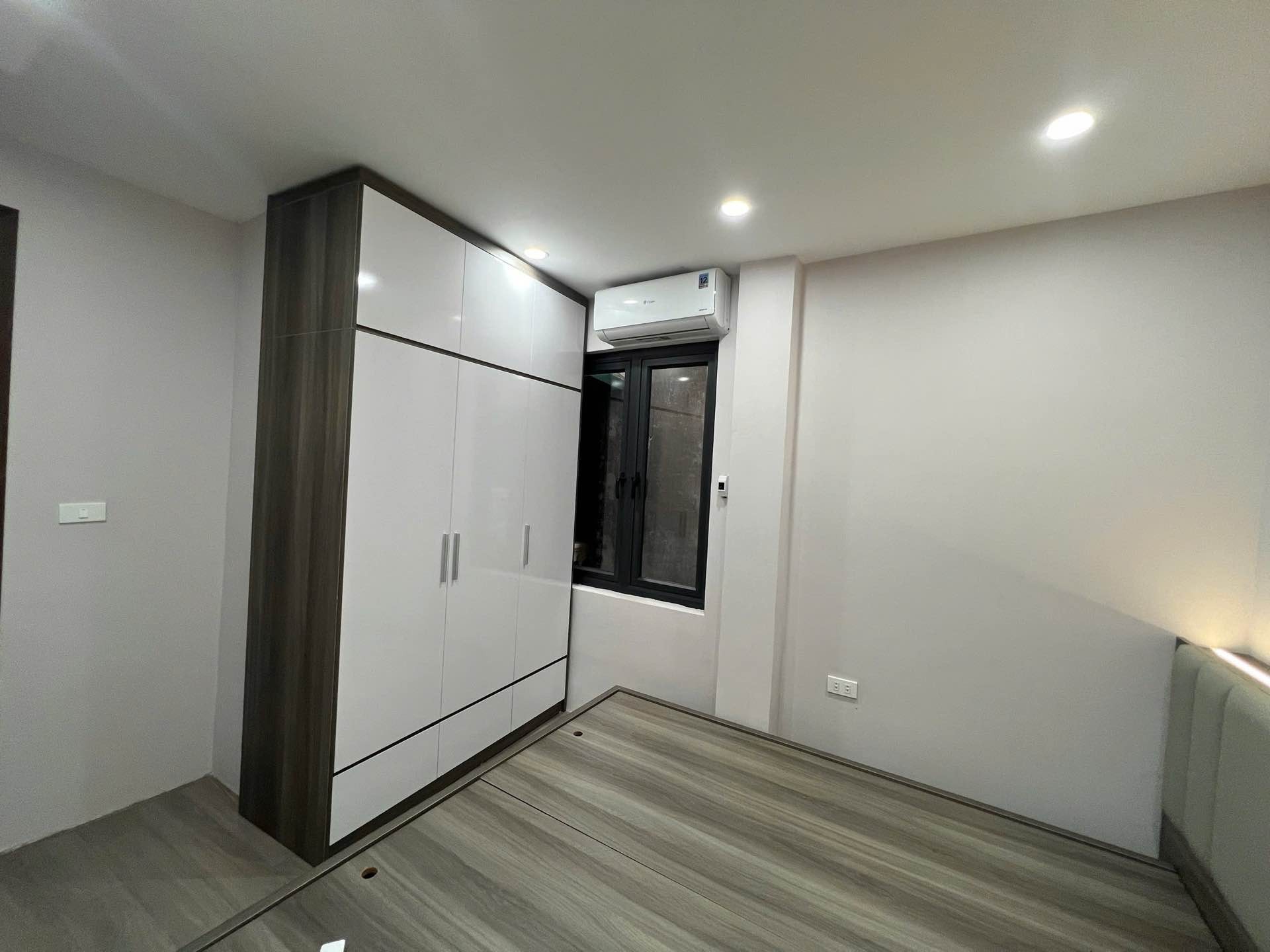 Bán nhà Phố 8/3 - diện tích 18m2 5 tầng - Lô góc, 2 mặt tiền thoáng sáng - giá 6,2 tỷ