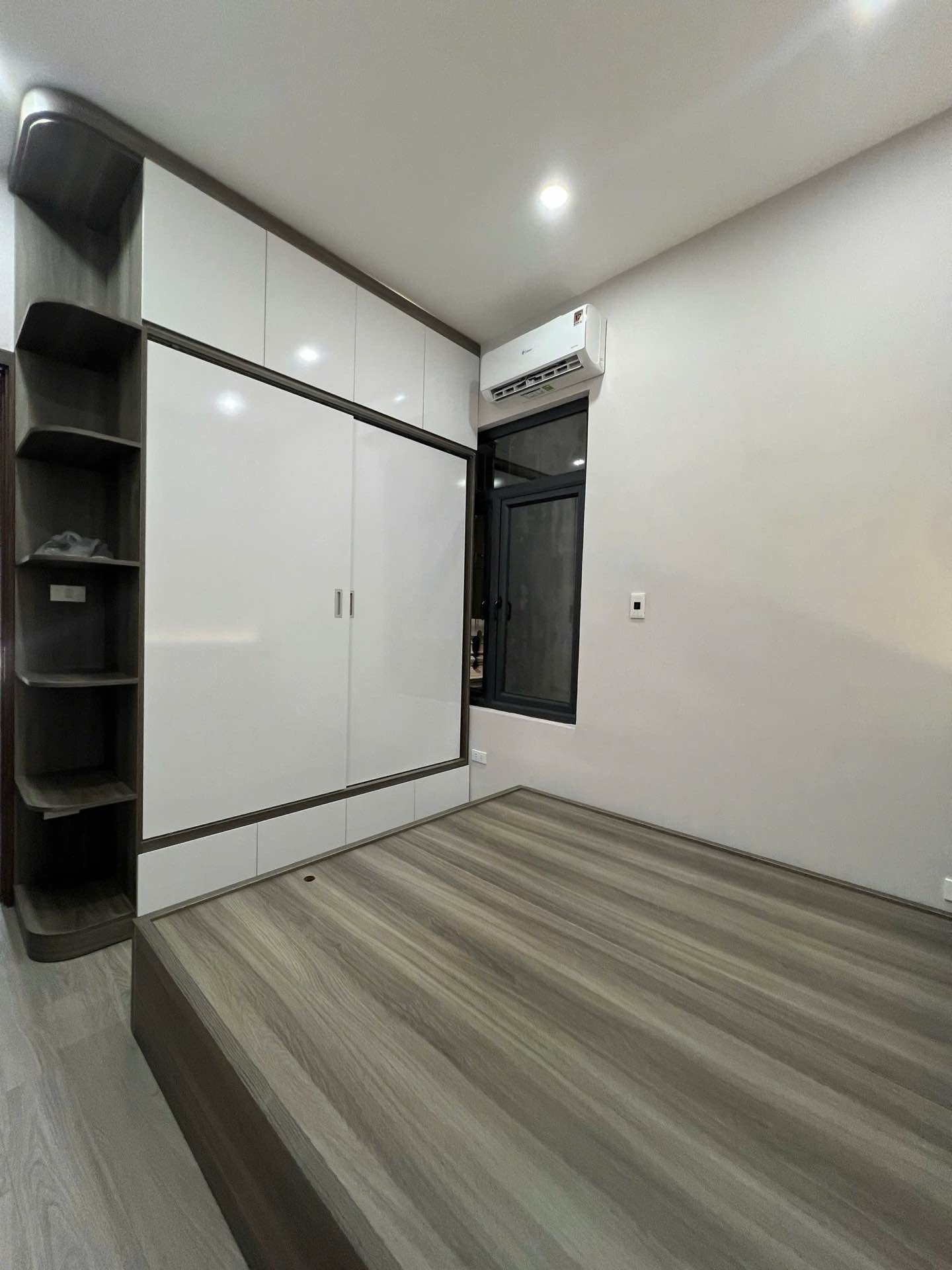 Bán nhà Phố 8/3 - diện tích 18m2 5 tầng - Lô góc, 2 mặt tiền thoáng sáng - giá 6,2 tỷ