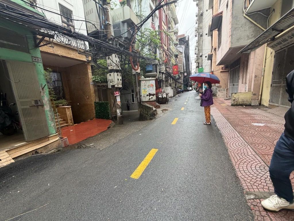 Bán nhà Đê La Thành - diện tích 80.3m2 2 tầng - Mặt phố trung tâm - giá 37 tỷ