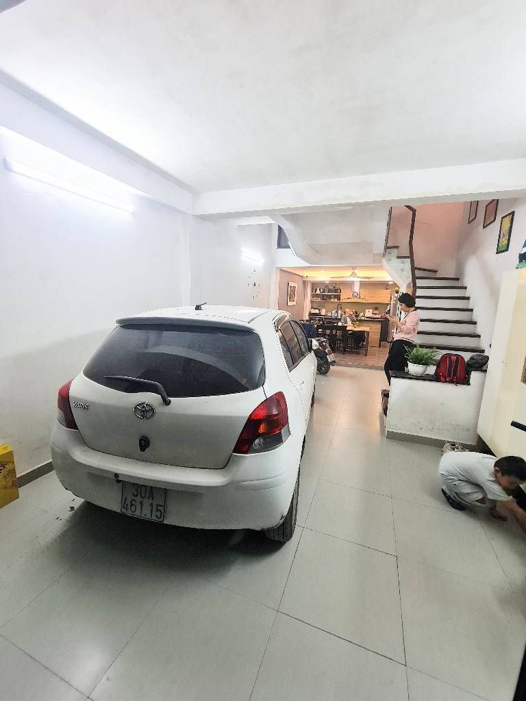 Bán nhà Định Công - diện tích 68m2 5 tầng - Ô TÔ VÀO NHÀ - giá 21 tỷ