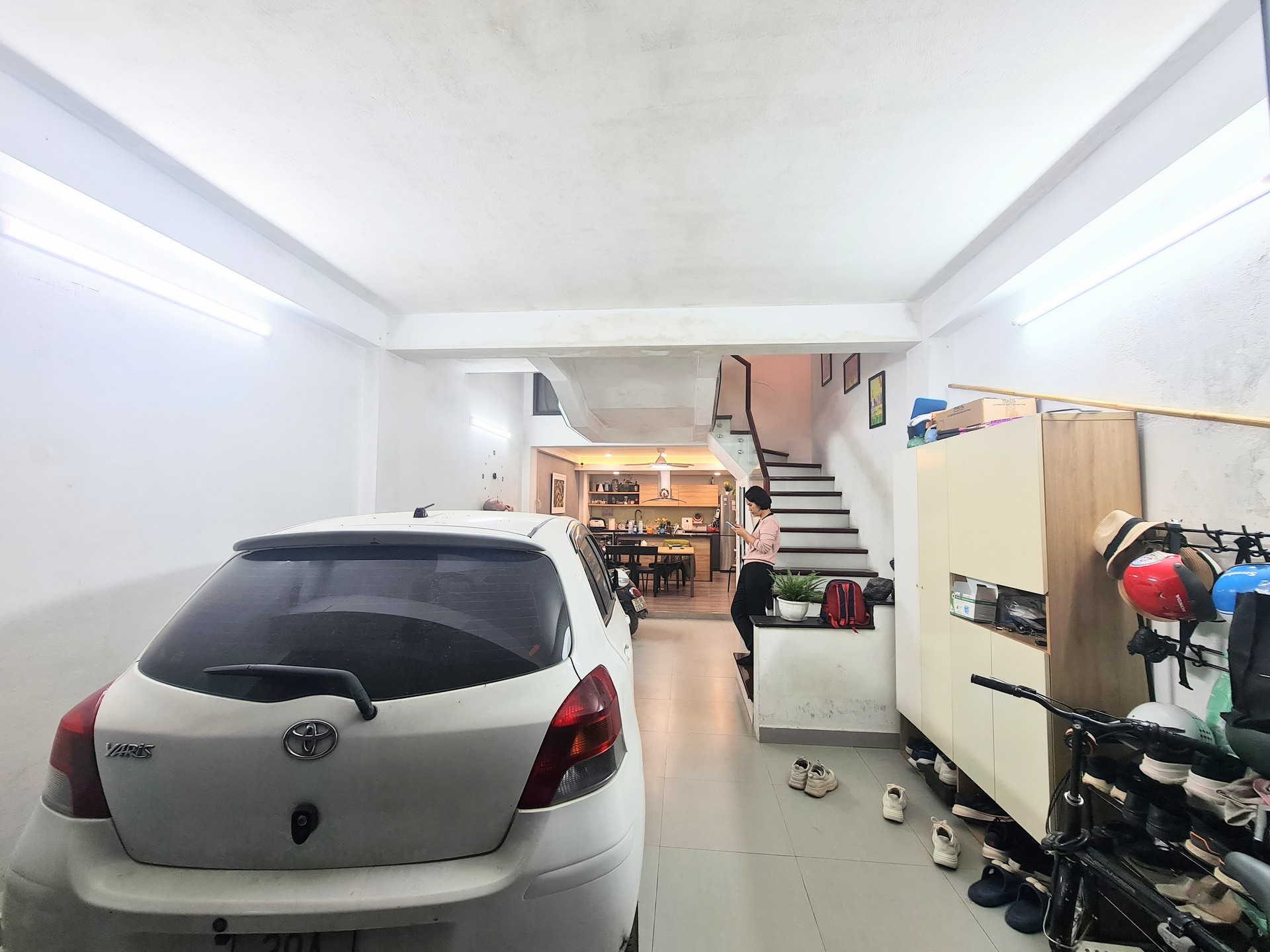 Bán nhà Định Công - diện tích 68m2 5 tầng - Ô TÔ VÀO NHÀ - giá 21 tỷ