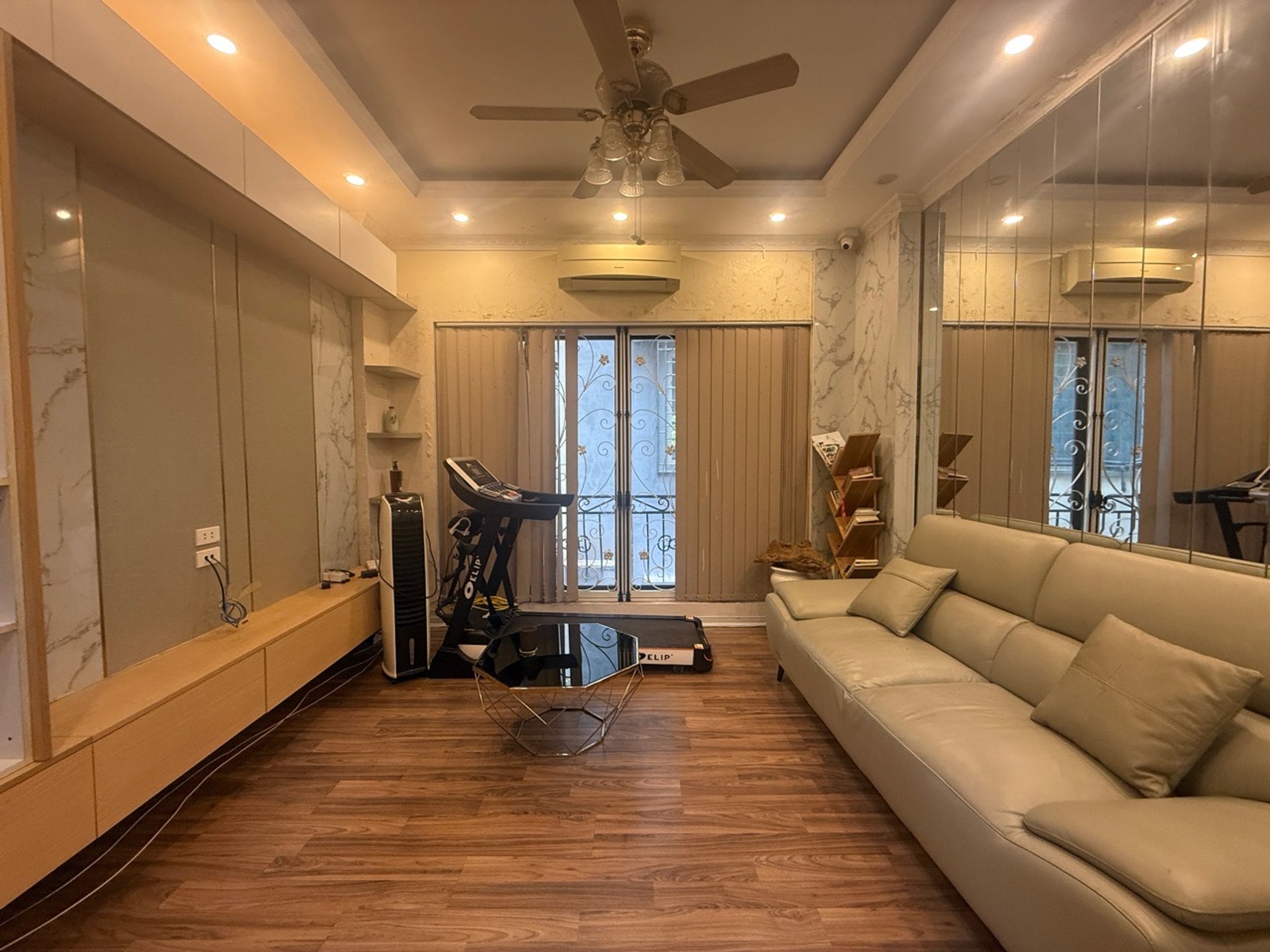 Bán nhà Hoàng Liệt - diện tích 46m2 5 tầng - Ô tô tránh - giá 10,8 tỷ