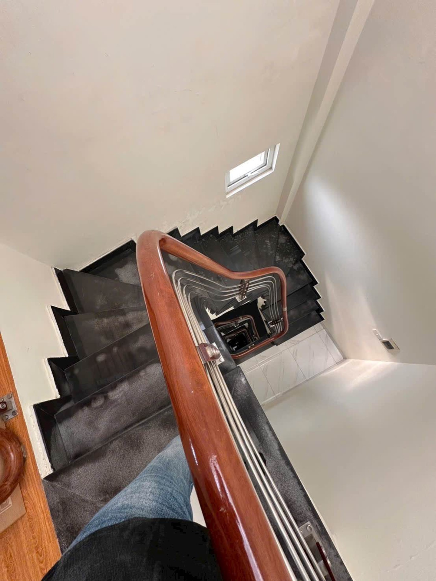 Bán nhà Đại Từ - diện tích 37m2 5 tầng - Nhà đẹp, gần hồ Linh Đàm - giá 8,5 tỷ