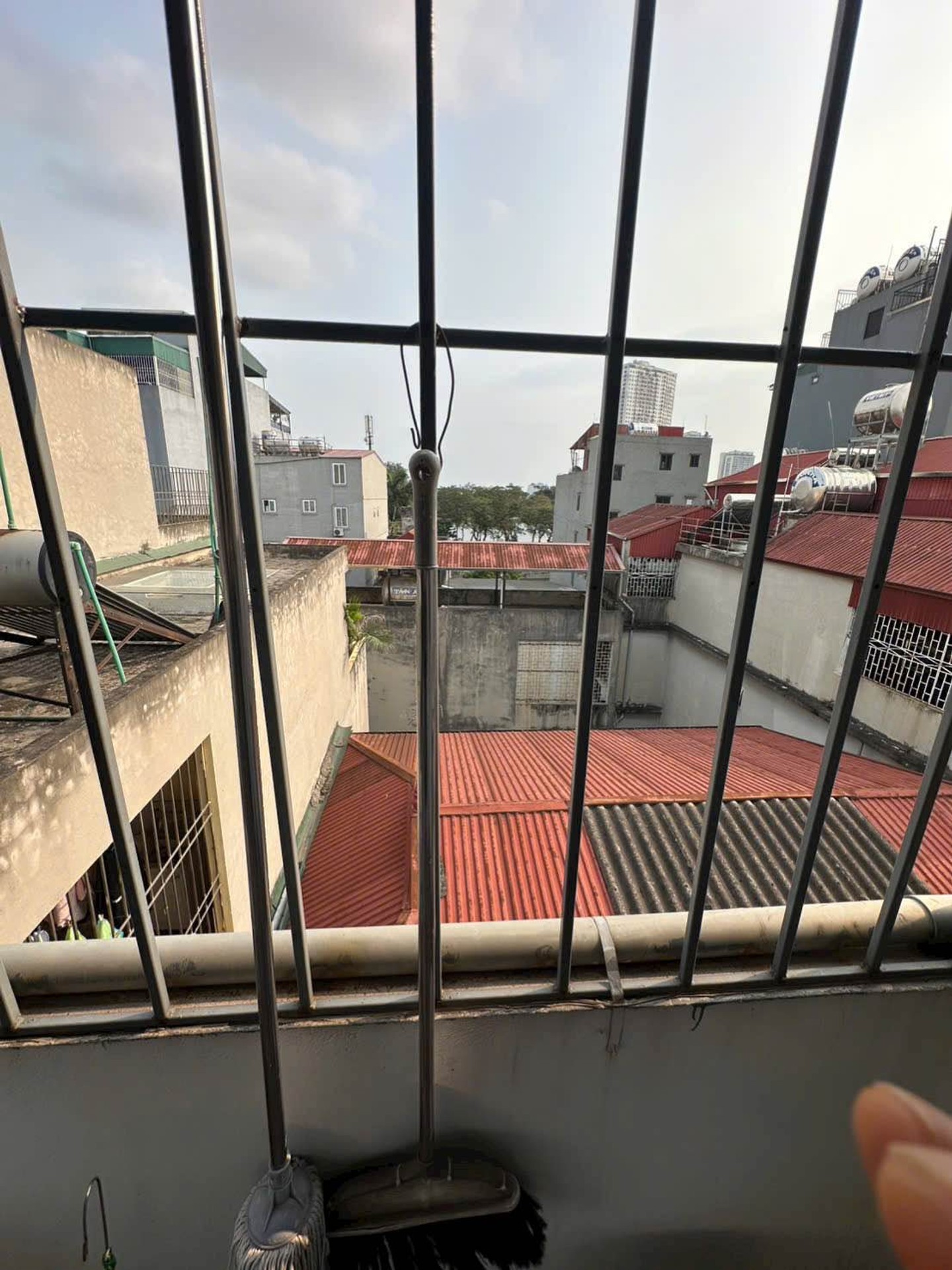 Bán nhà Đại Từ - diện tích 37m2 5 tầng - Nhà đẹp, gần hồ Linh Đàm - giá 8,5 tỷ