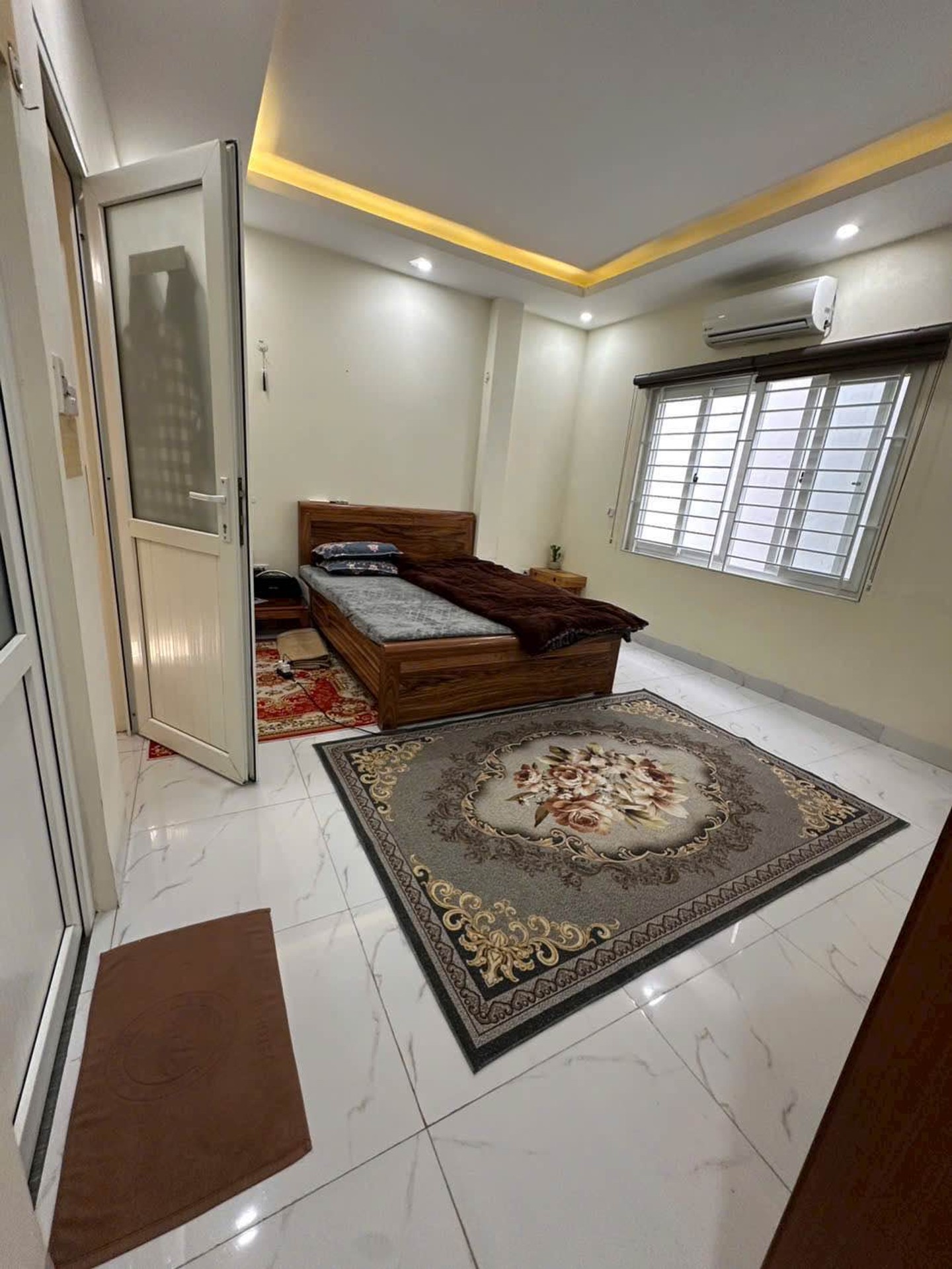 Bán nhà Đại Từ - diện tích 37m2 5 tầng - Nhà đẹp, gần hồ Linh Đàm - giá 8,5 tỷ