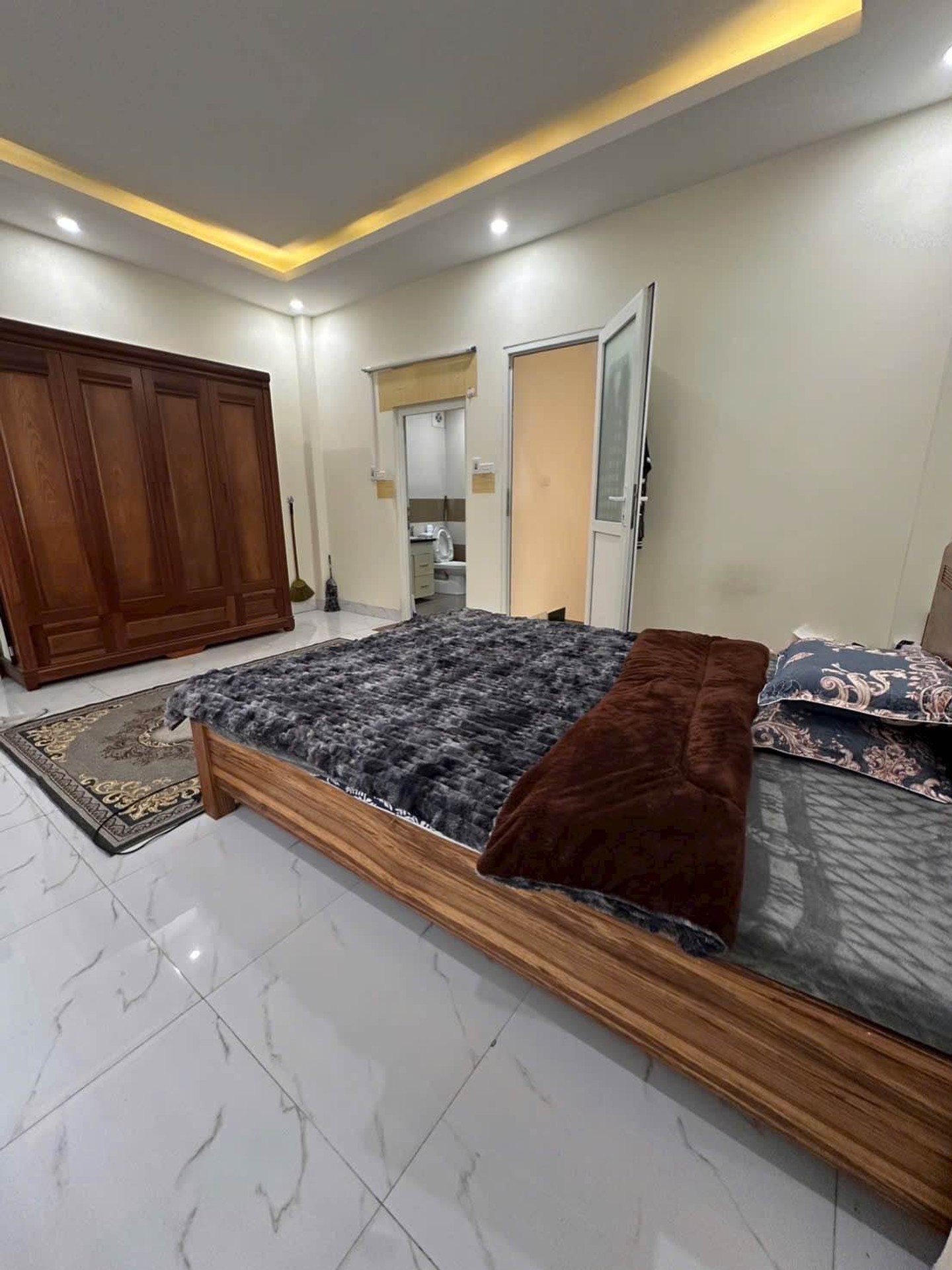 Bán nhà Đại Từ - diện tích 37m2 5 tầng - Nhà đẹp, gần hồ Linh Đàm - giá 8,5 tỷ