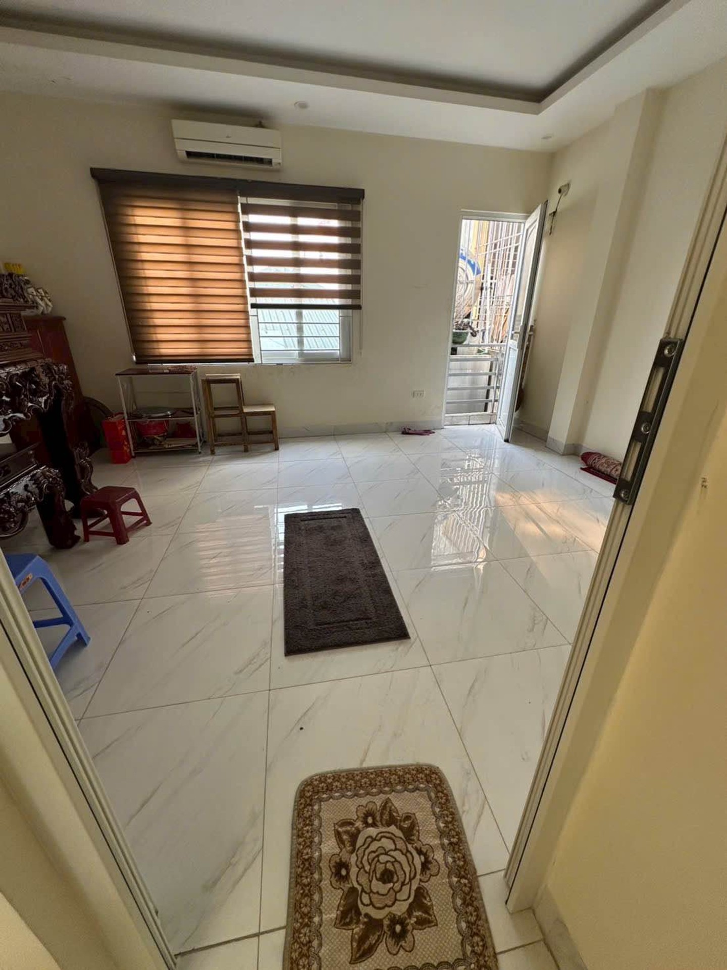 Bán nhà Đại Từ - diện tích 37m2 5 tầng - Nhà đẹp, gần hồ Linh Đàm - giá 8,5 tỷ