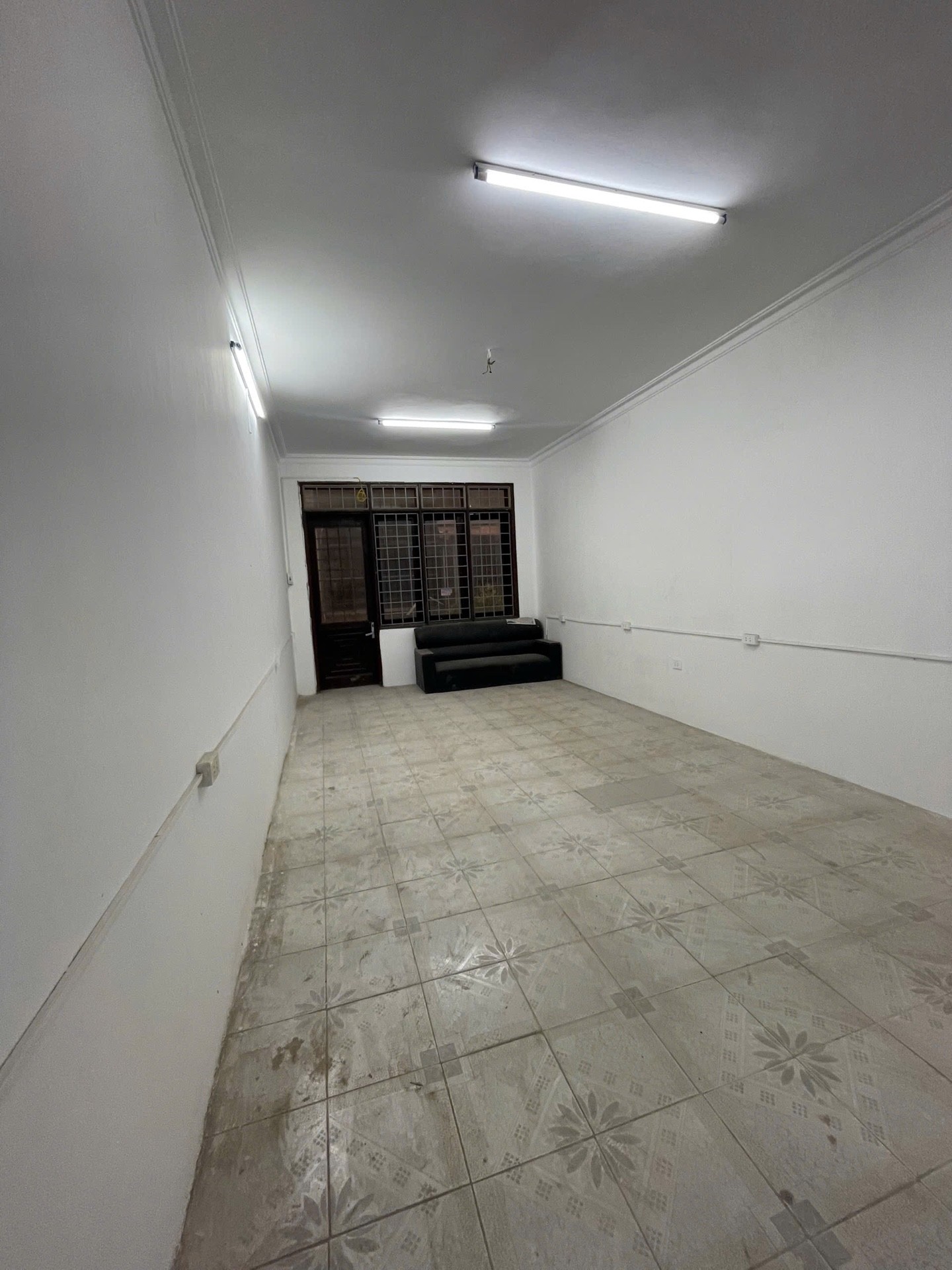 Bán nhà Giải Phóng - diện tích 94m2 5 tầng - Lô góc 2 mặt thoáng - giá 26,5 tỷ